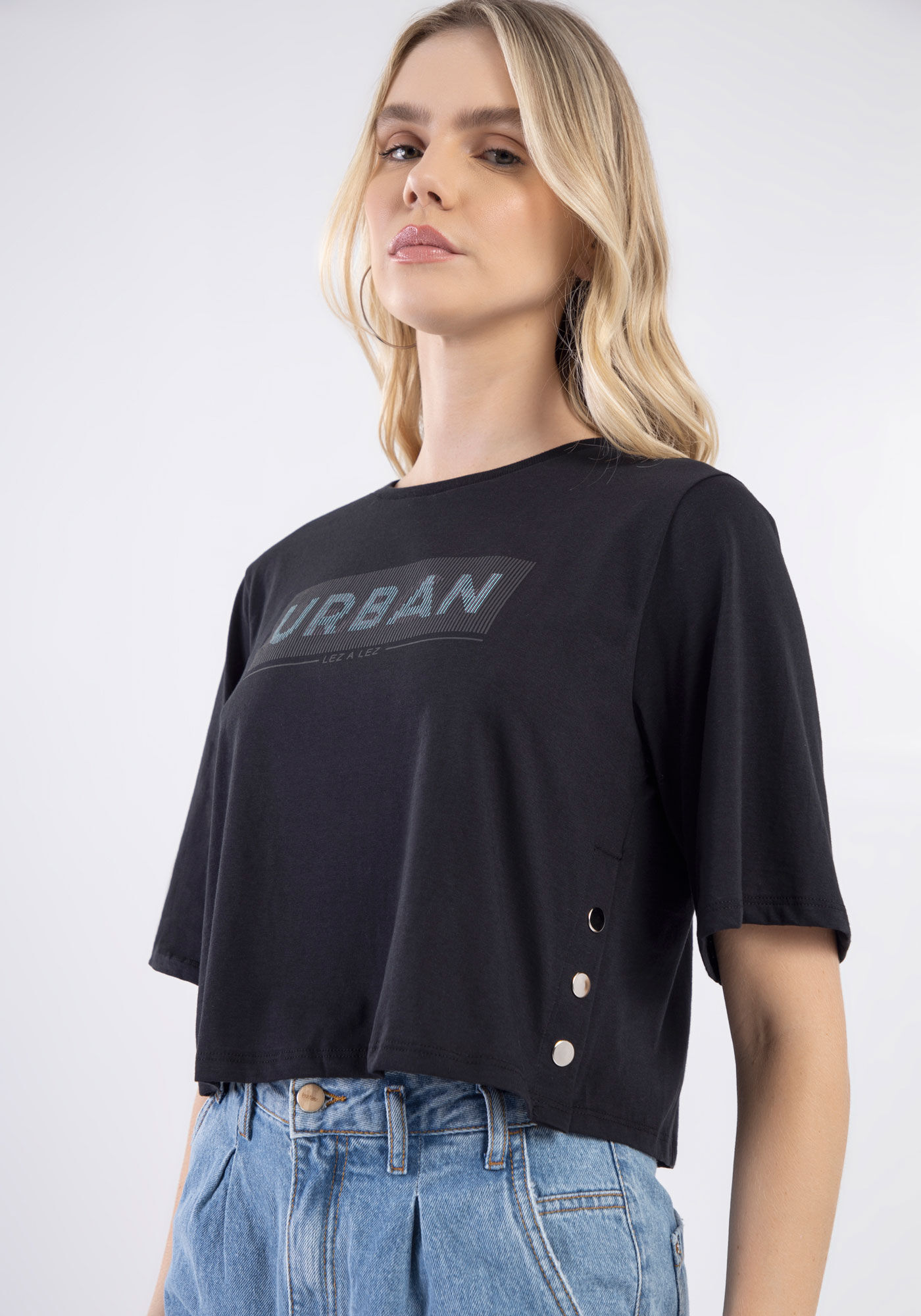 T-shirt Cropped em Malha com Bot&otilde;es Laterais, PRETO REATIVO, large.