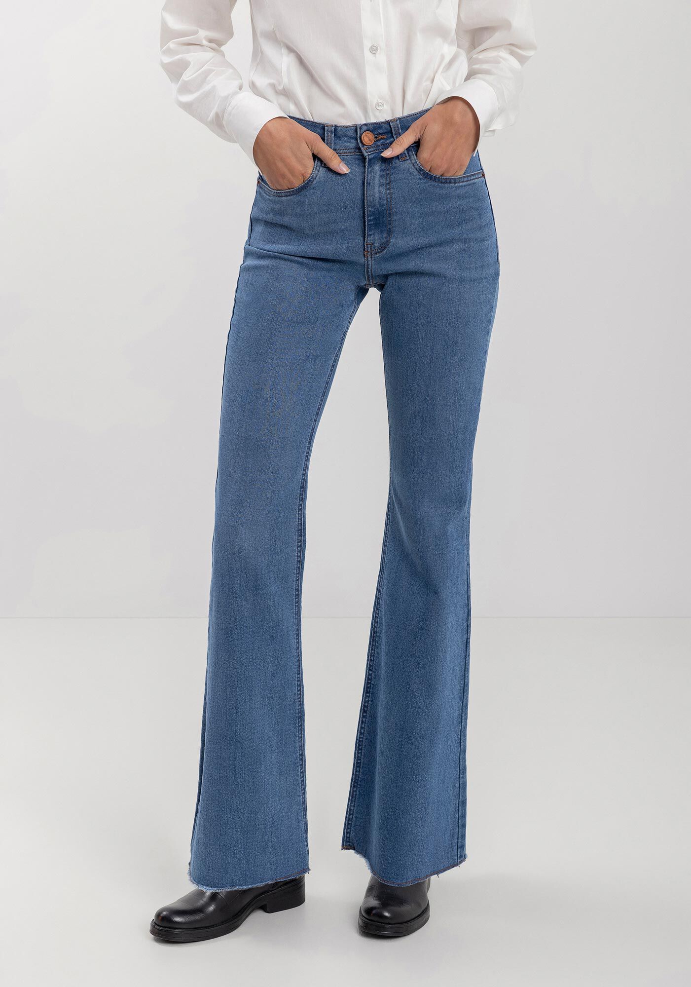 Cal&ccedil;a Jeans Flare Com Elastano E Barra Desfiada, , large.