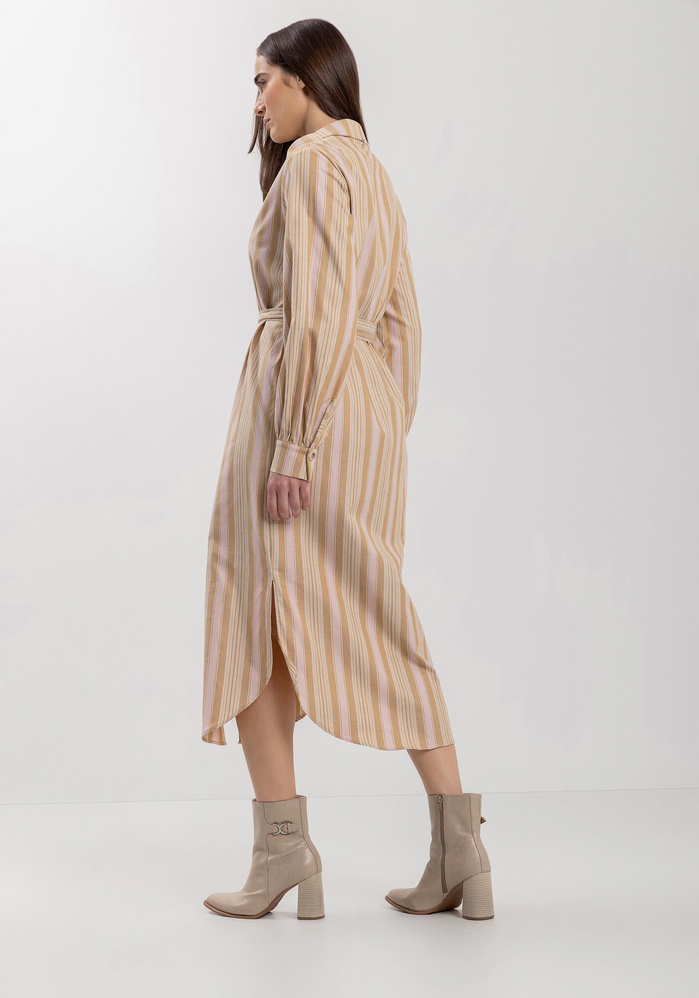 Vestido Listrado Midi Ch&aacute; Com Bot&otilde;es E Faixa Ajust&aacute;vel, , large.