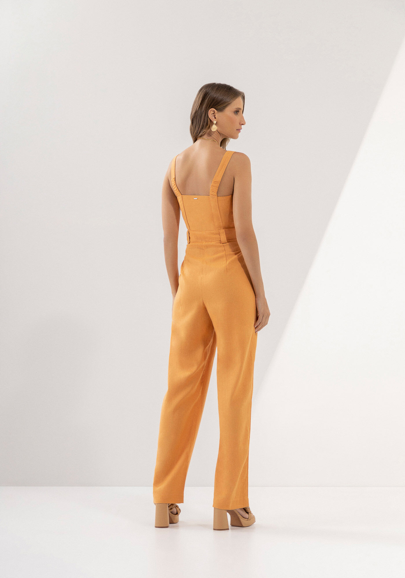 Macac&atilde;o Longo em Linho com Recorte Cintura, , large.