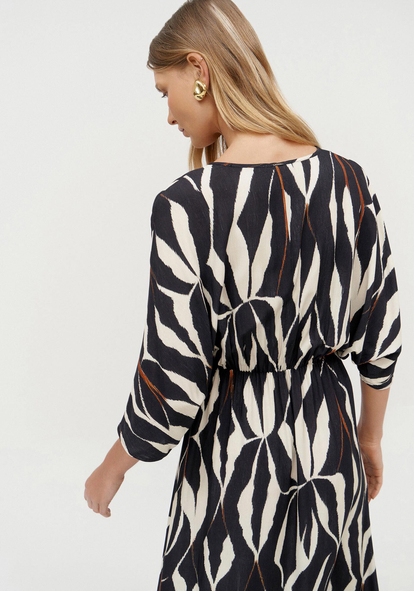 Vestido Midi em Viscose com Franzido Manga 3/4, ABSTRACT, large.