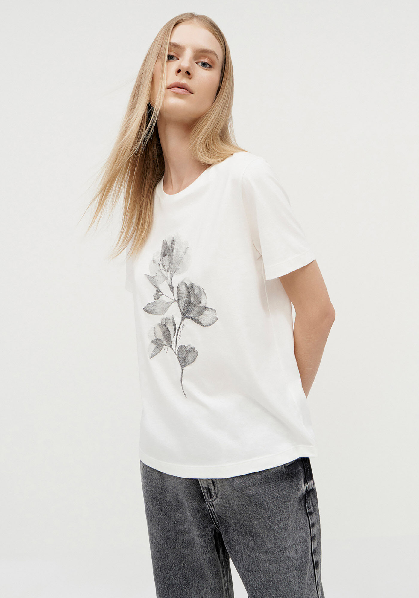 T-shirt em Malha Prime Estampada com Paet&ecirc;s, BRANCO OFF WHITE, large.