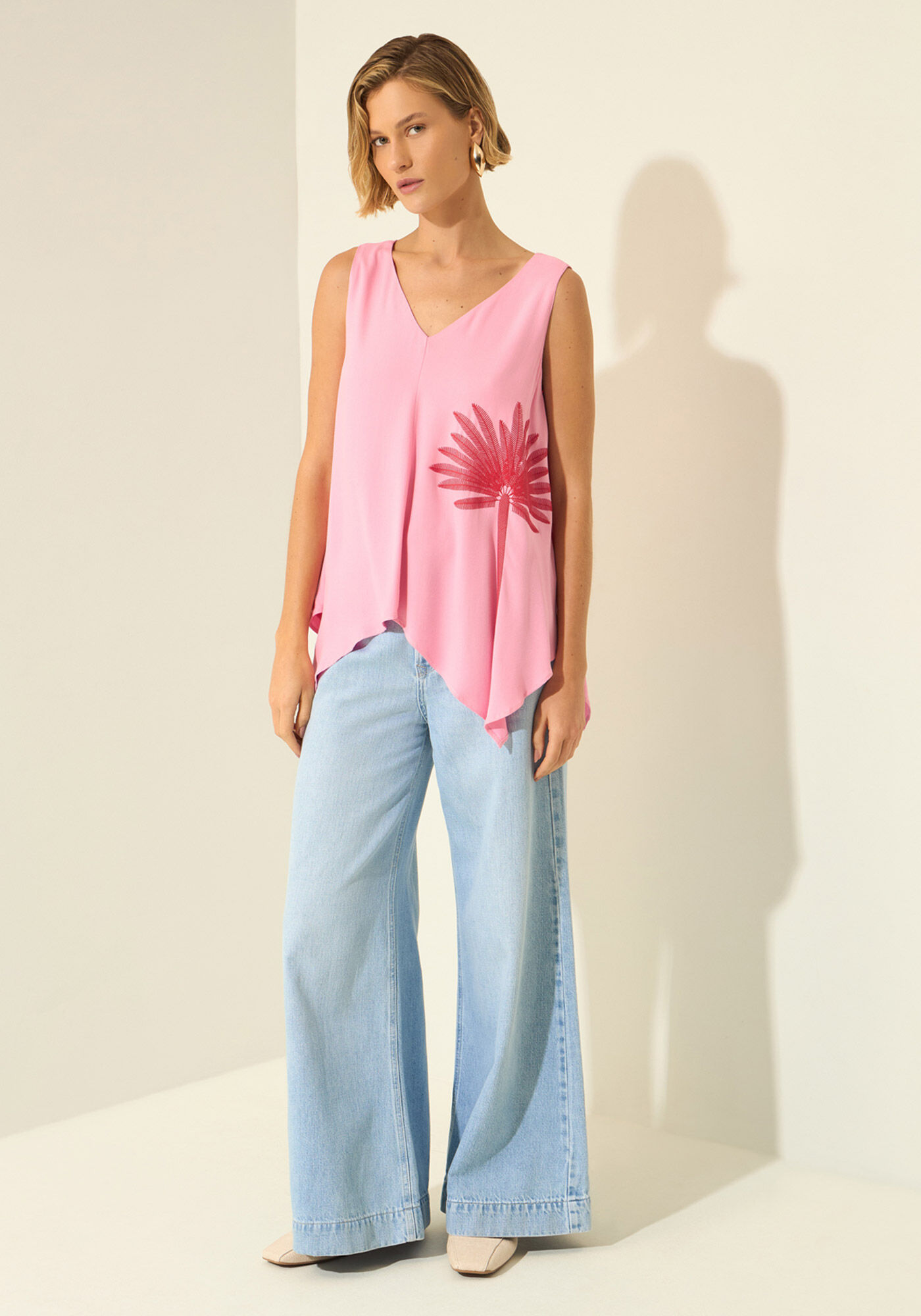 Blusa Com Decote Em V E Estampa Localizada, ROSA AGATE, large.