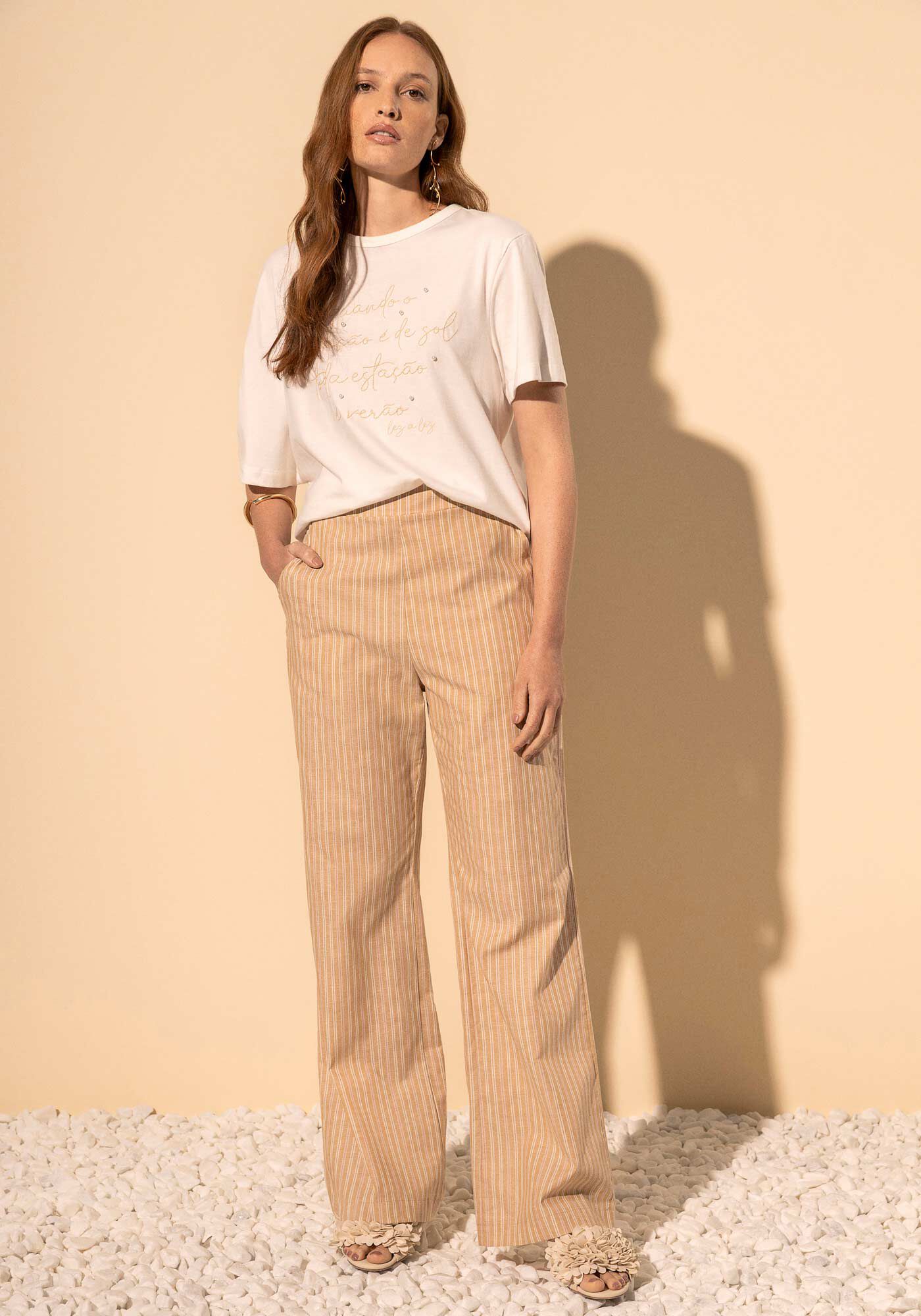 Blusa T-shirt Com Manga Assim&eacute;trica E Bordados Com P&eacute;rolas, , large.