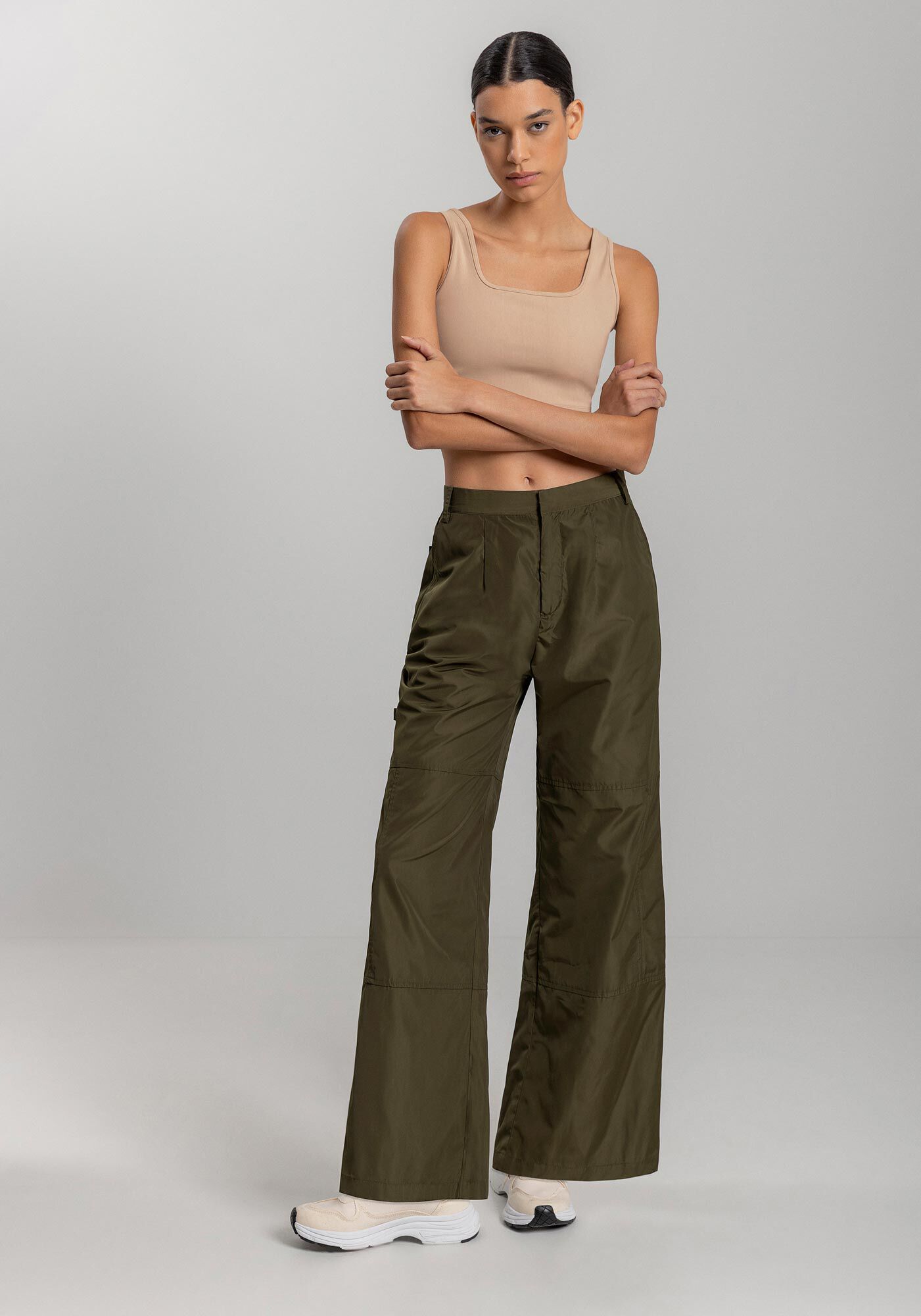 Cal&ccedil;a Reta Corta Vento Com Cintura M&eacute;dia E Bolsos Move, , large.