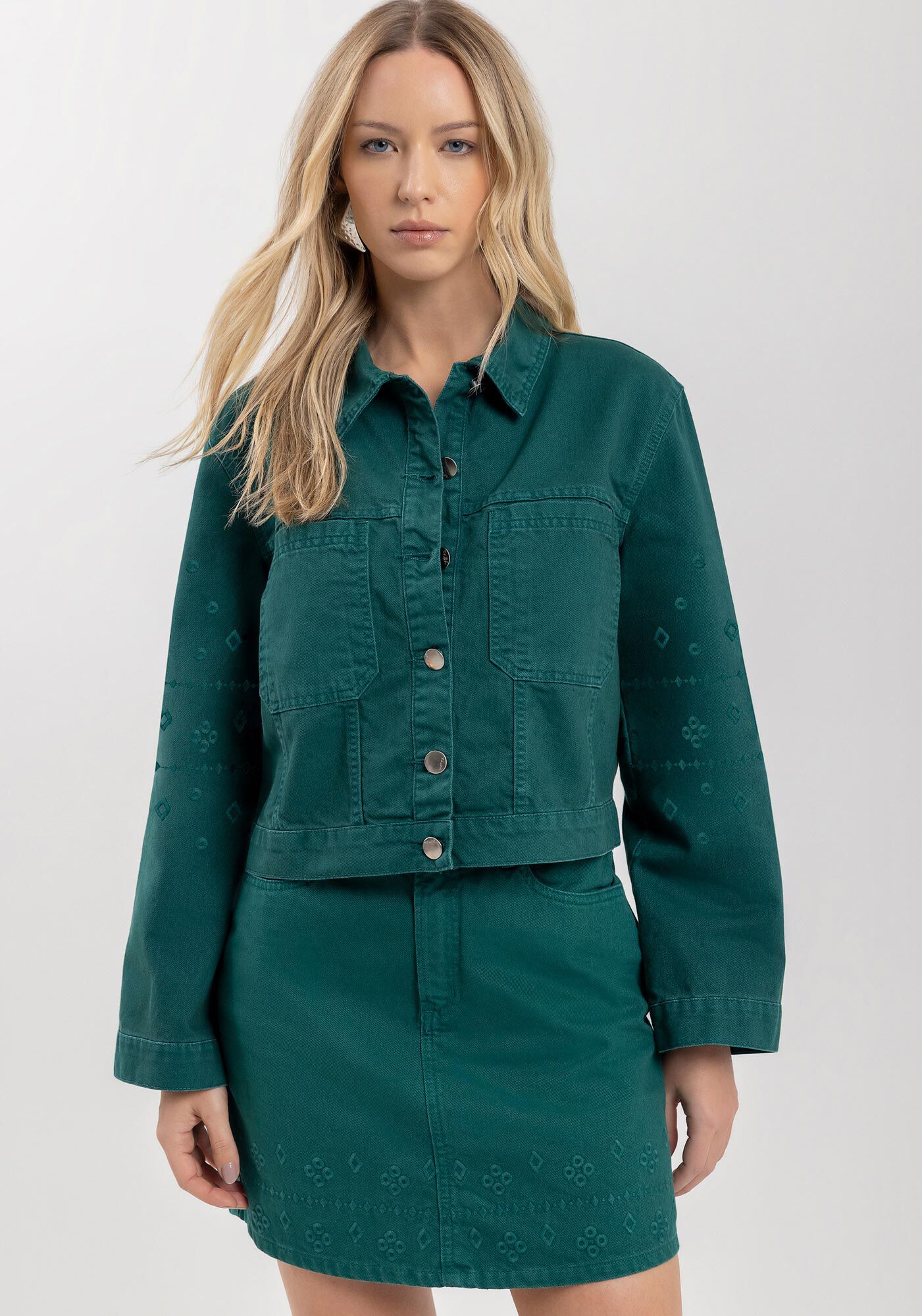 Jaqueta Curta Em Sarja Com Bolsos E Mangas Bordadas, , large.