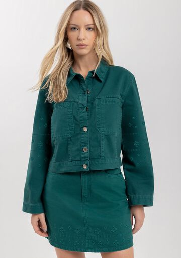 Jaqueta Curta Em Sarja Com Bolsos E Mangas Bordadas, VERDE CERES. Jaqueta Curta Em Sarja Com Bolsos E Mangas Bordadas, VERDE CERES, large.