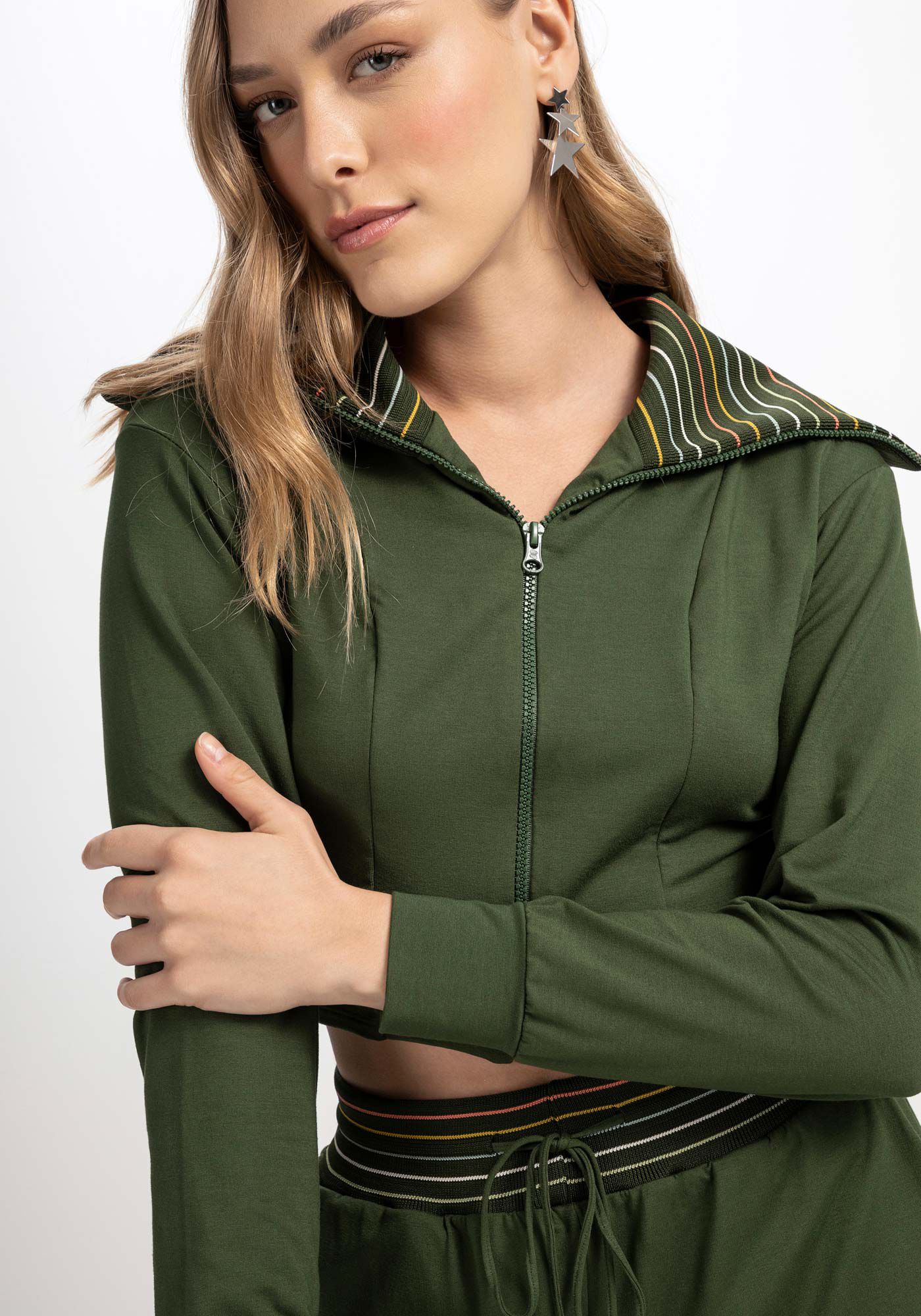 Jaqueta Cropped em Moletom com M&aacute;xi Gola, , large.