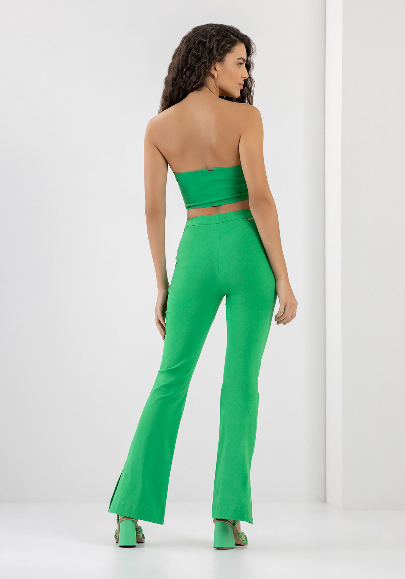 Calça flare de alfaiataria top
