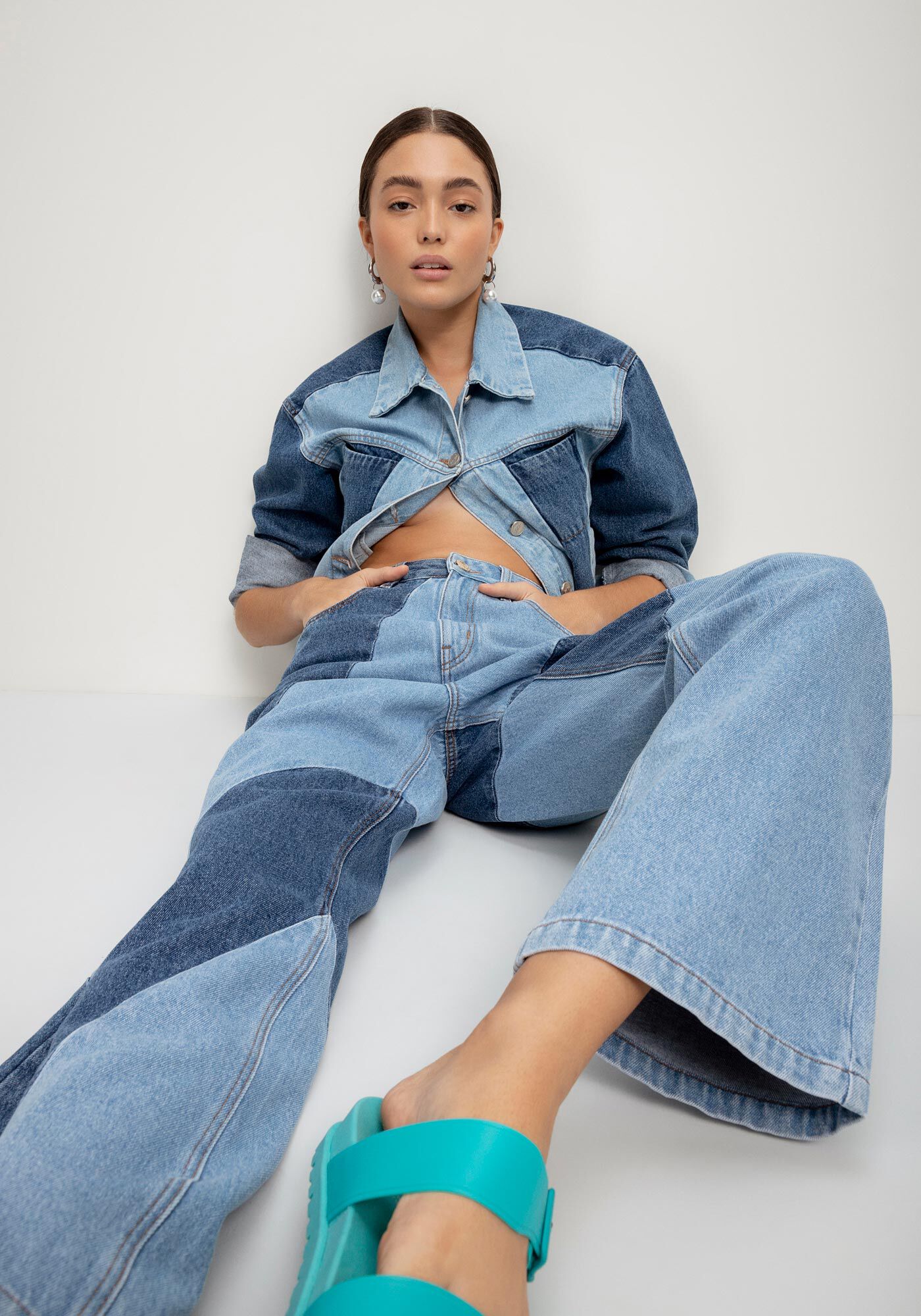 Cal&ccedil;a Jeans Wide Leg com Recortes Duo Denim, JEANS, large.