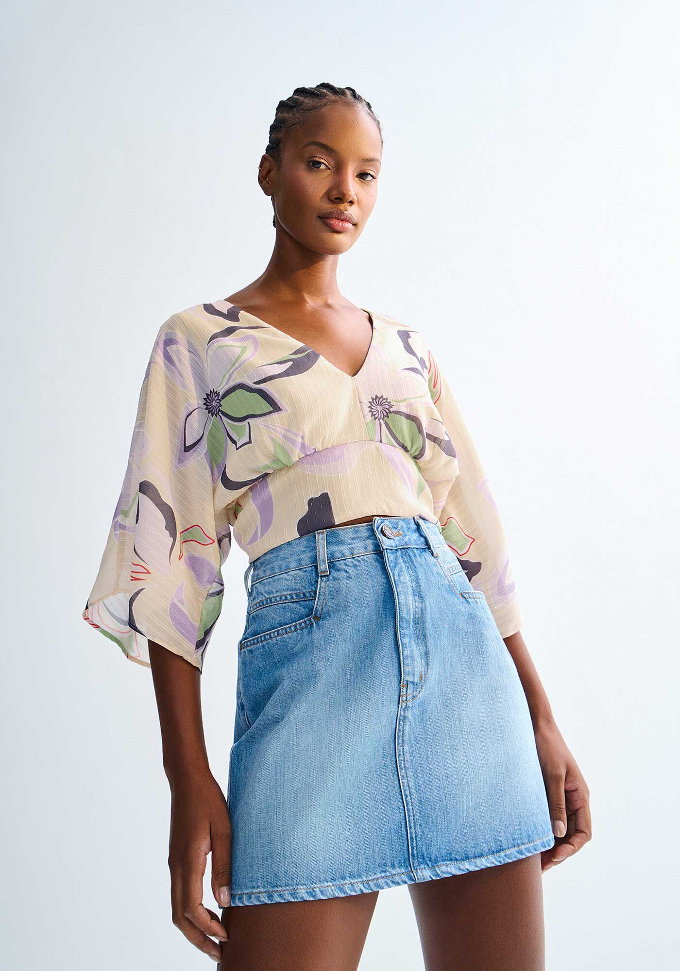 Saia Jeans Curta Cintura Alta Estonada com Bolsos, , large.