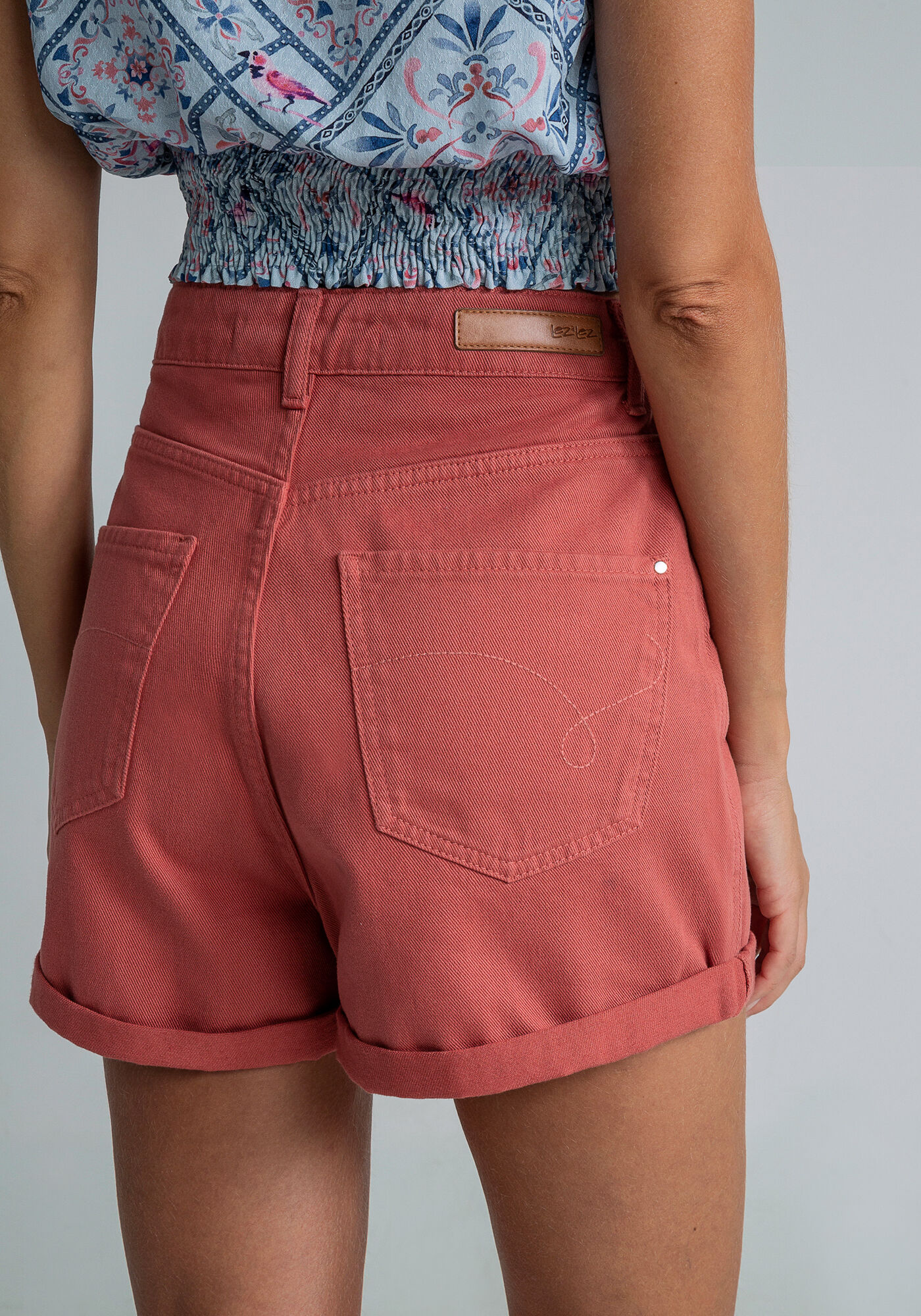 Short sarja cintura hotsell alta