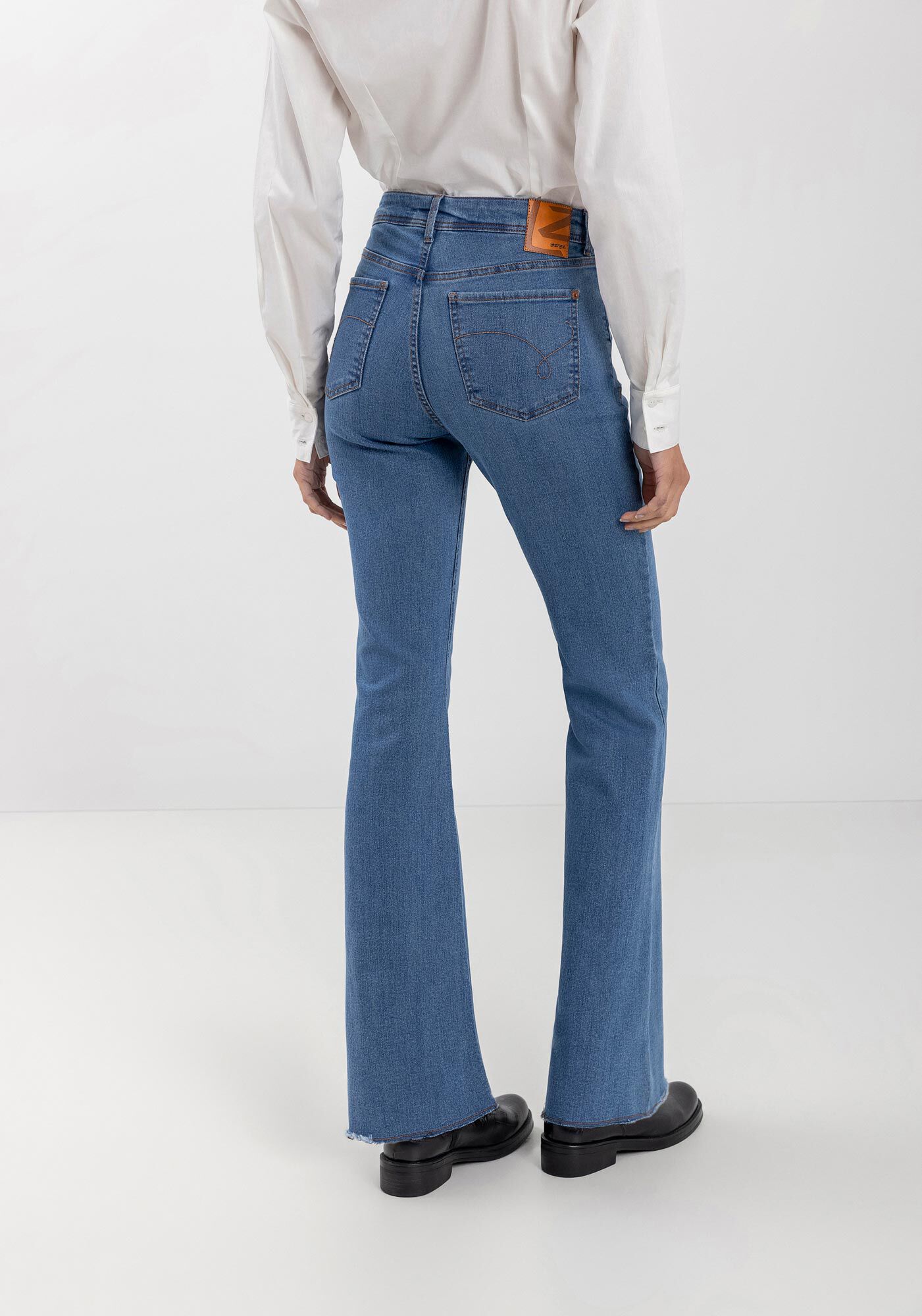 Cal&ccedil;a Jeans Flare Com Elastano E Barra Desfiada, , large.