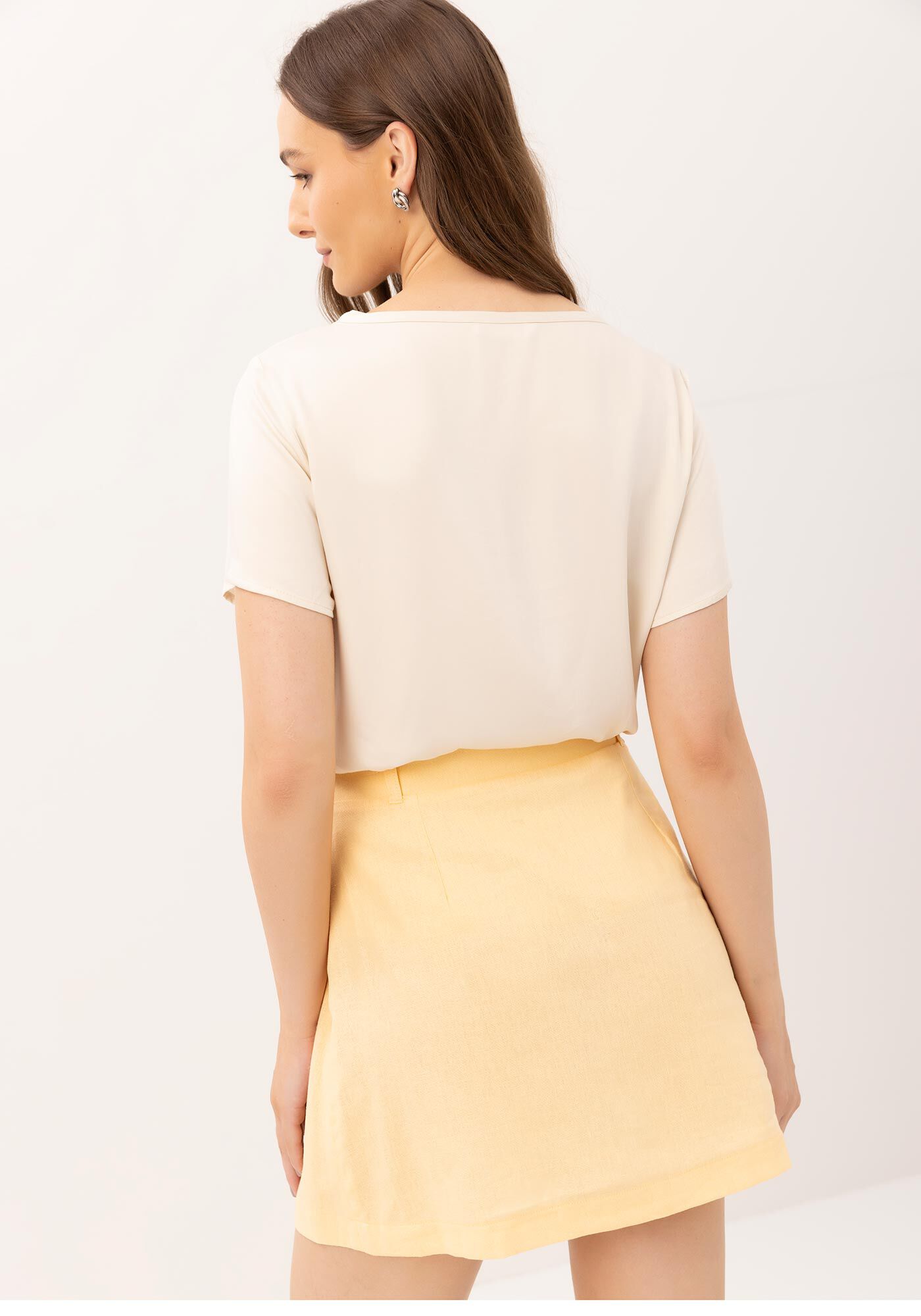 Blusa Manga Curta em Tecido Plano com Strass Decote, , large.