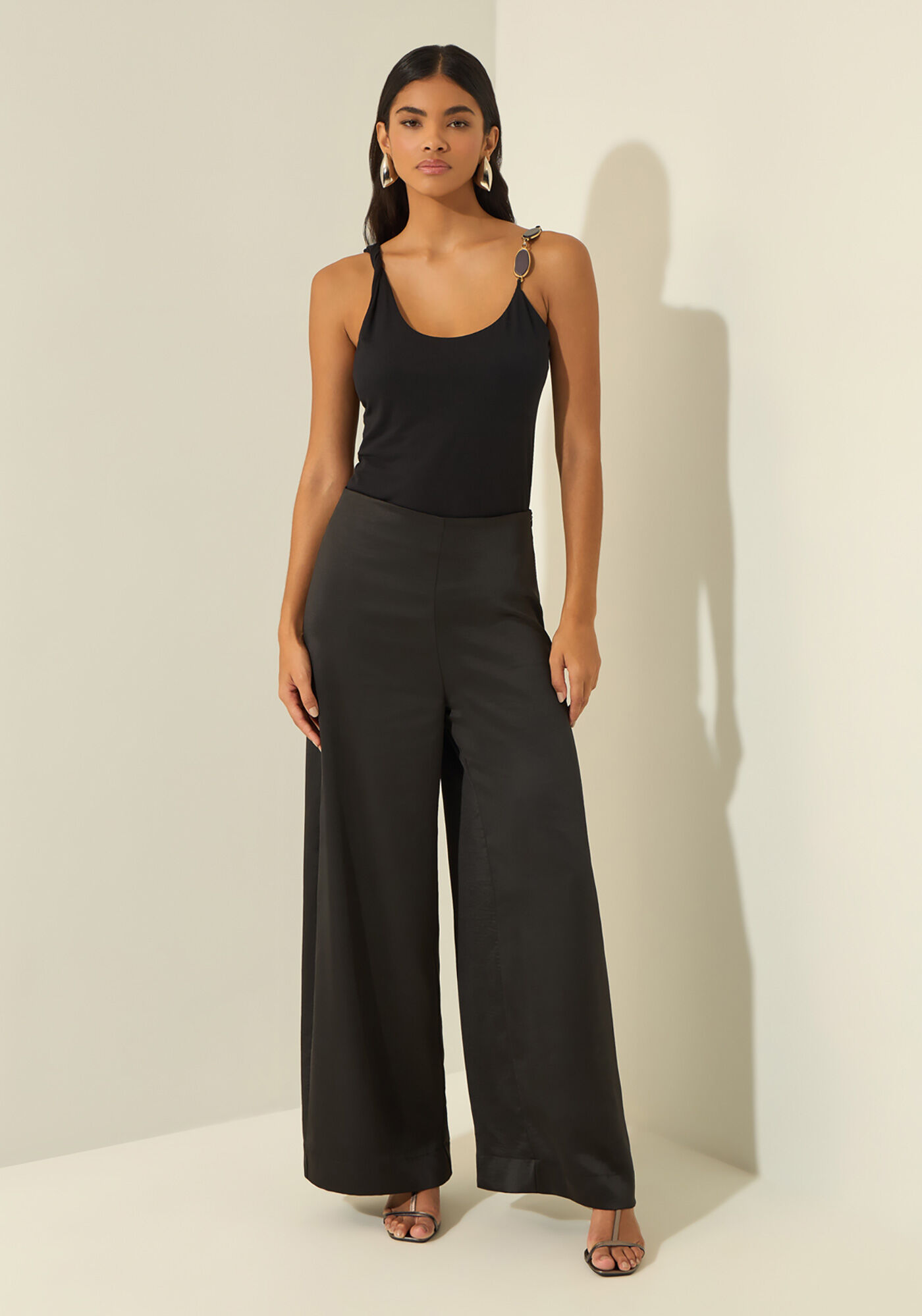 Blusa Com Al&ccedil;as Diferenciadas Em Malha Liocel, PRETO, large.