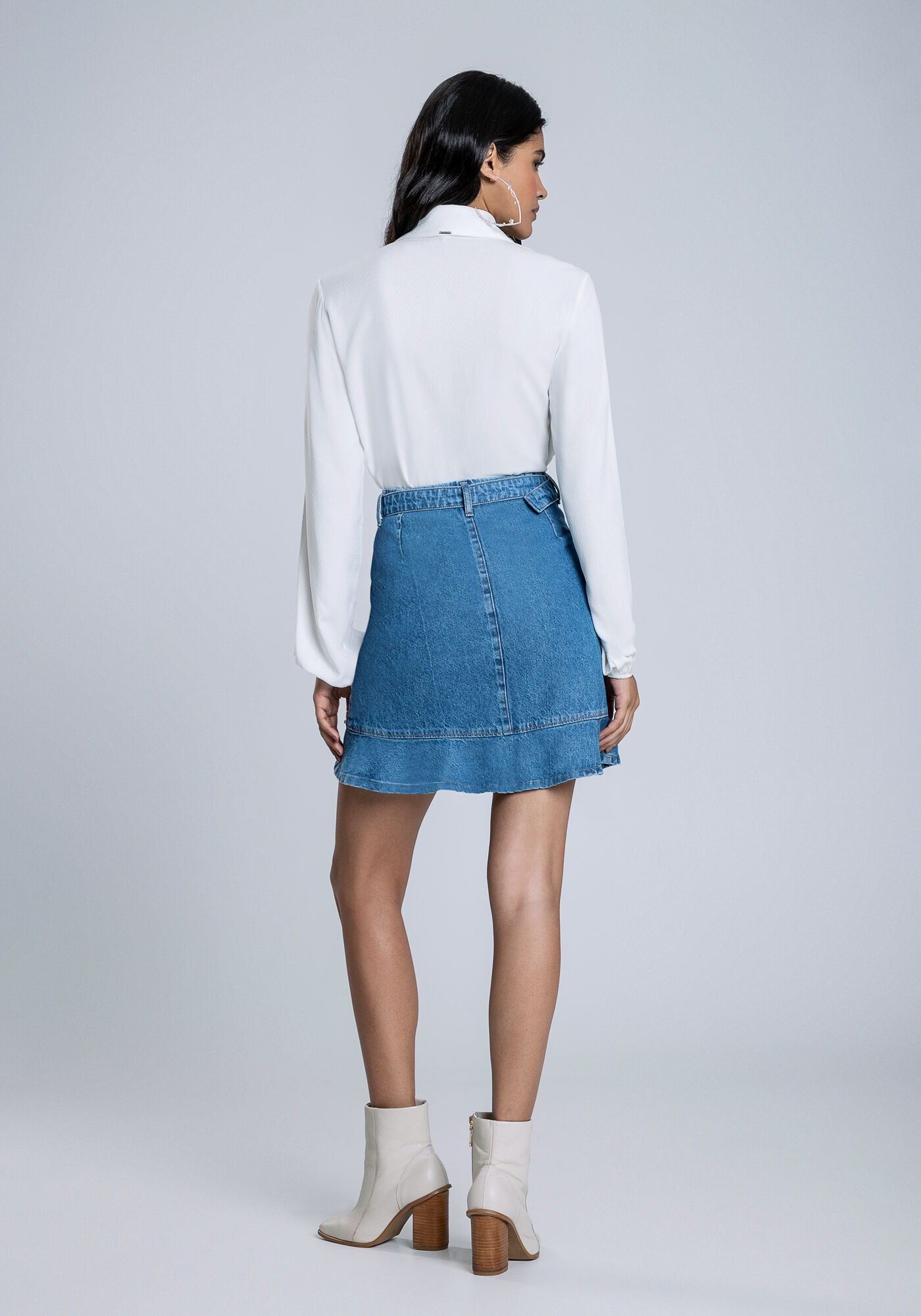 Saia Curta em Jeans com Pregas e Cinto, , large.