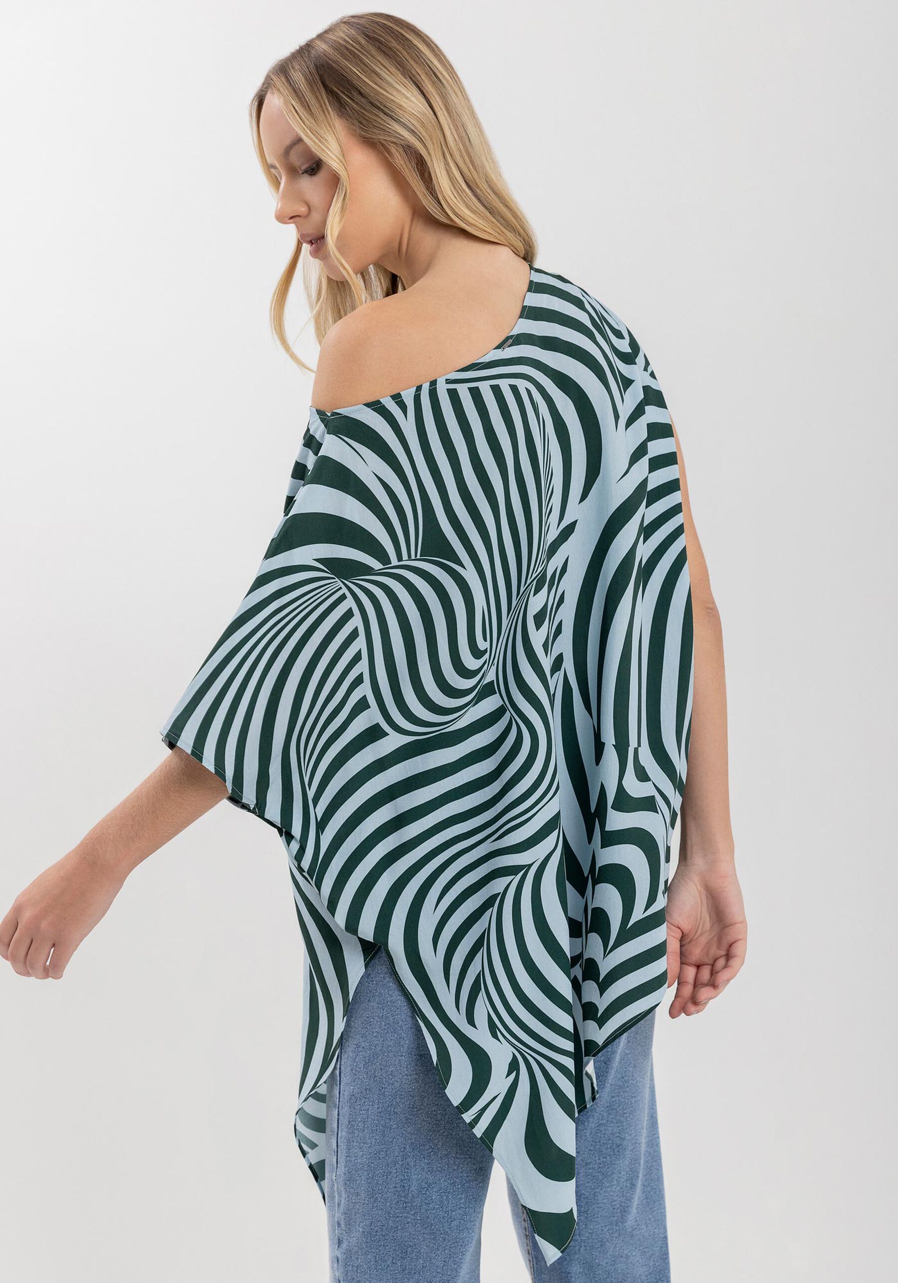Blusa Fluida Estampada De Um Ombro Só Em Viscose, SILHOUETTE AZUL. Blusa Fluida Estampada De Um Ombro Só Em Viscose, SILHOUETTE AZUL, large.