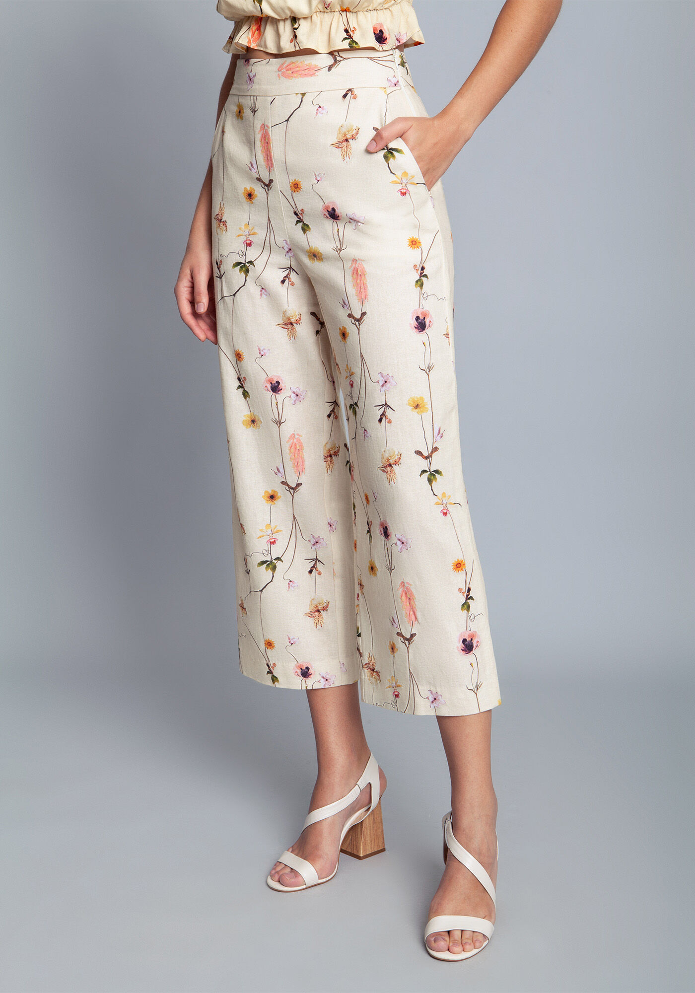 Cal&ccedil;a Tecido Linho Washed Plus Pantacourt, , large.