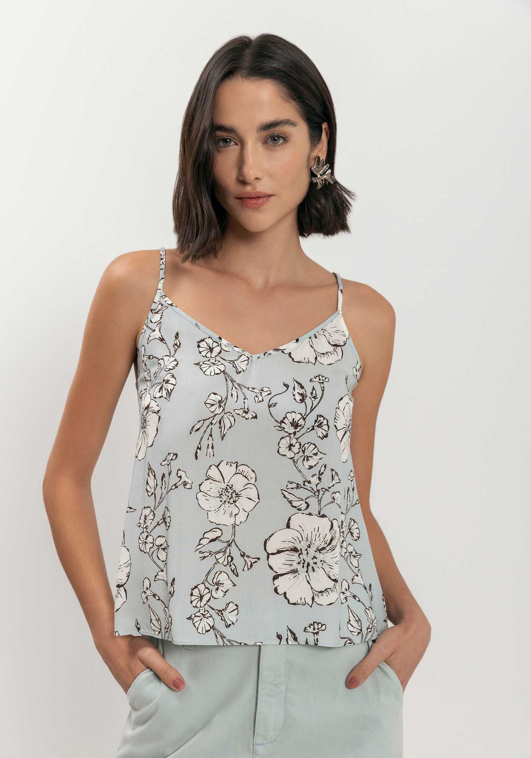 Blusa Regata Estampada De Alças Com Decote V Em Viscose, . Blusa Regata Estampada De Alças Com Decote V Em Viscose, , large.