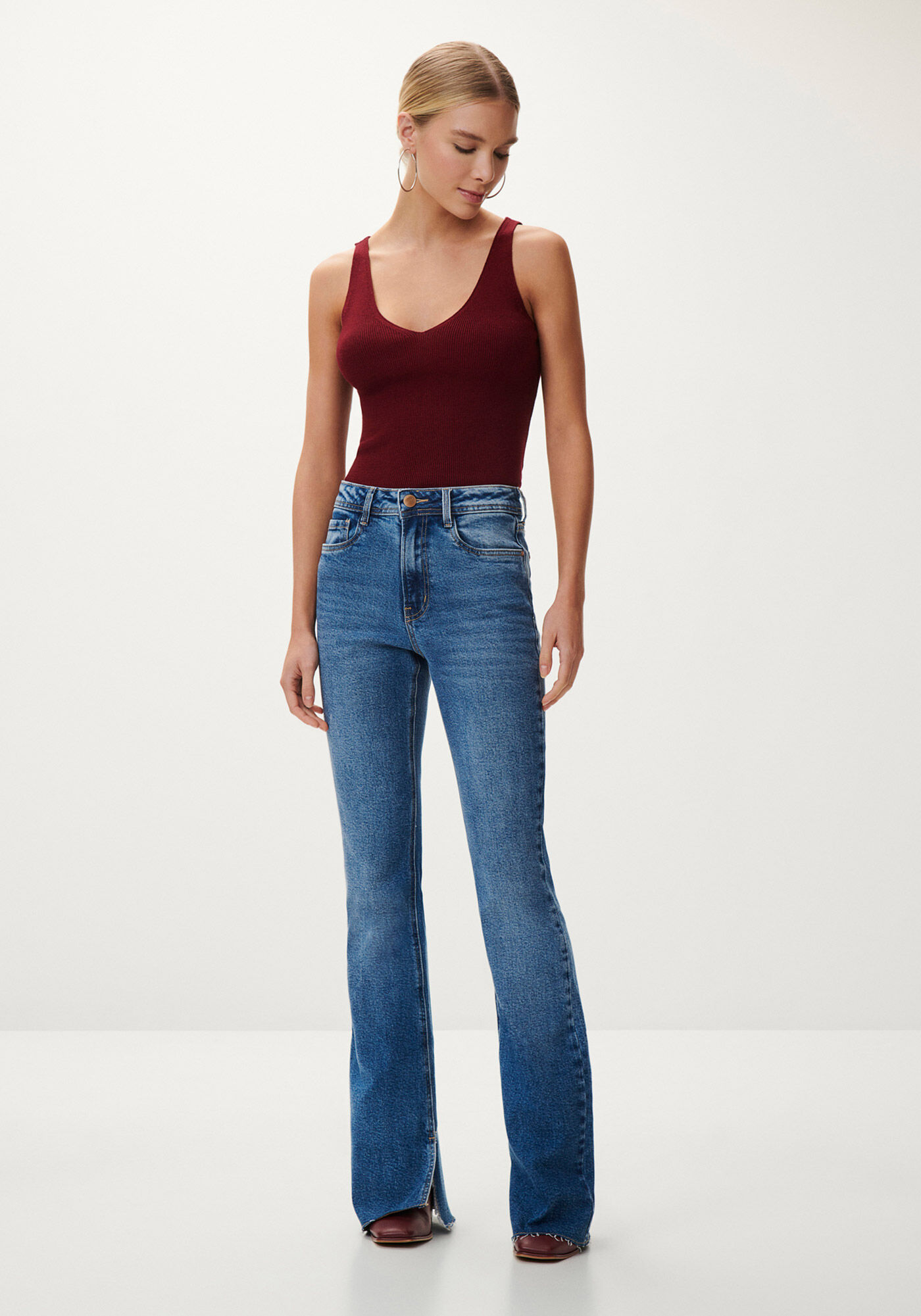 Calça jeans flare 2025 aberta na frente