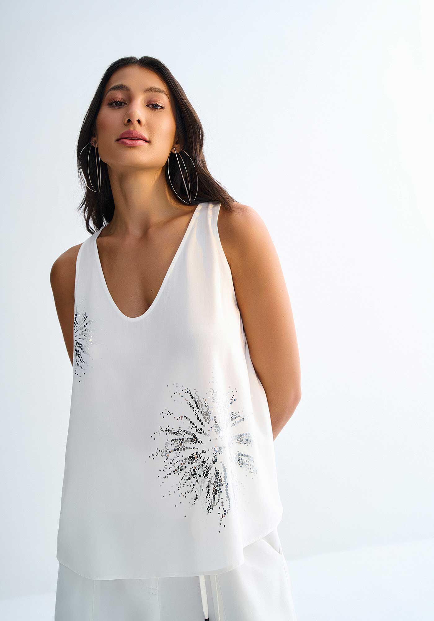 Regata Decote V em Viscose com Paet&ecirc;s, BRANCO OFF WHITE, large.