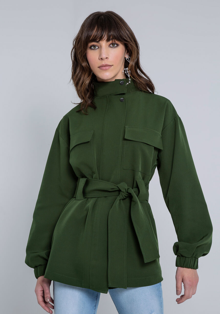 Jaqueta Tecido Petra com Bolsos e Faixa, VERDE IMENSIDAO. Jaqueta Tecido Petra com Bolsos e Faixa, VERDE IMENSIDAO, large.