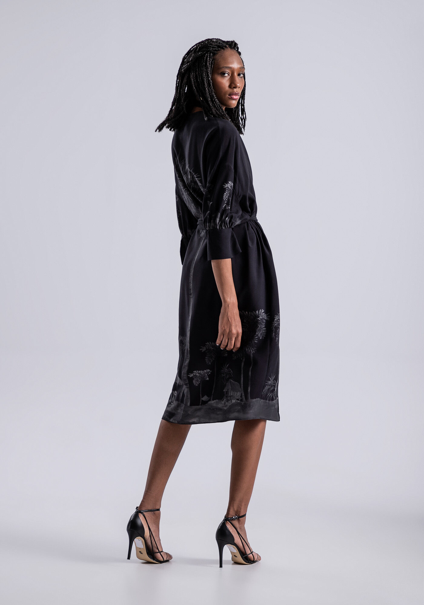 Kimono Alongado Manga 3/4 em Viscose com Cinto, , large.