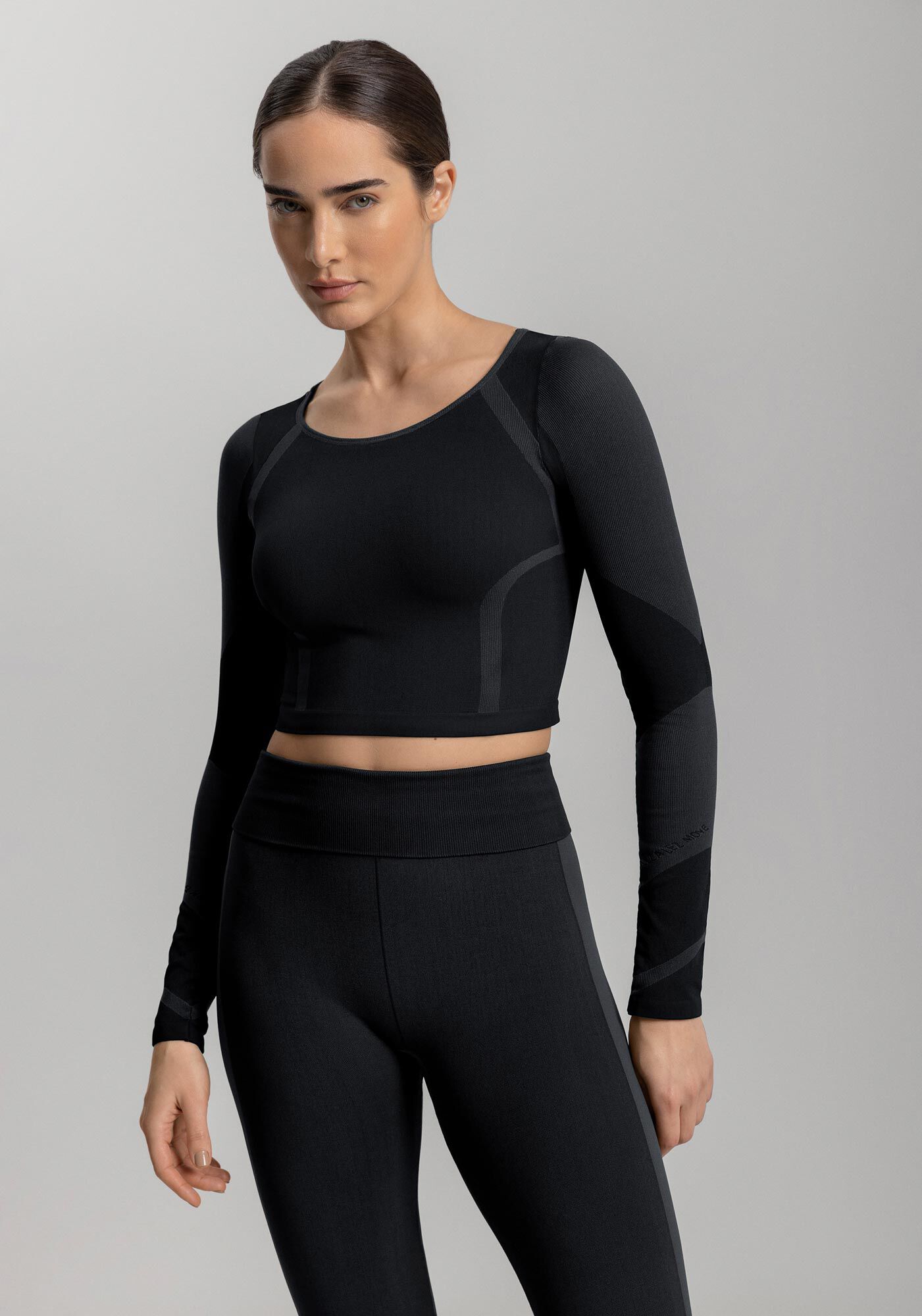 Blusa Cropped De Mangas Longas Em Malha Seamless Move, PRETO, large.