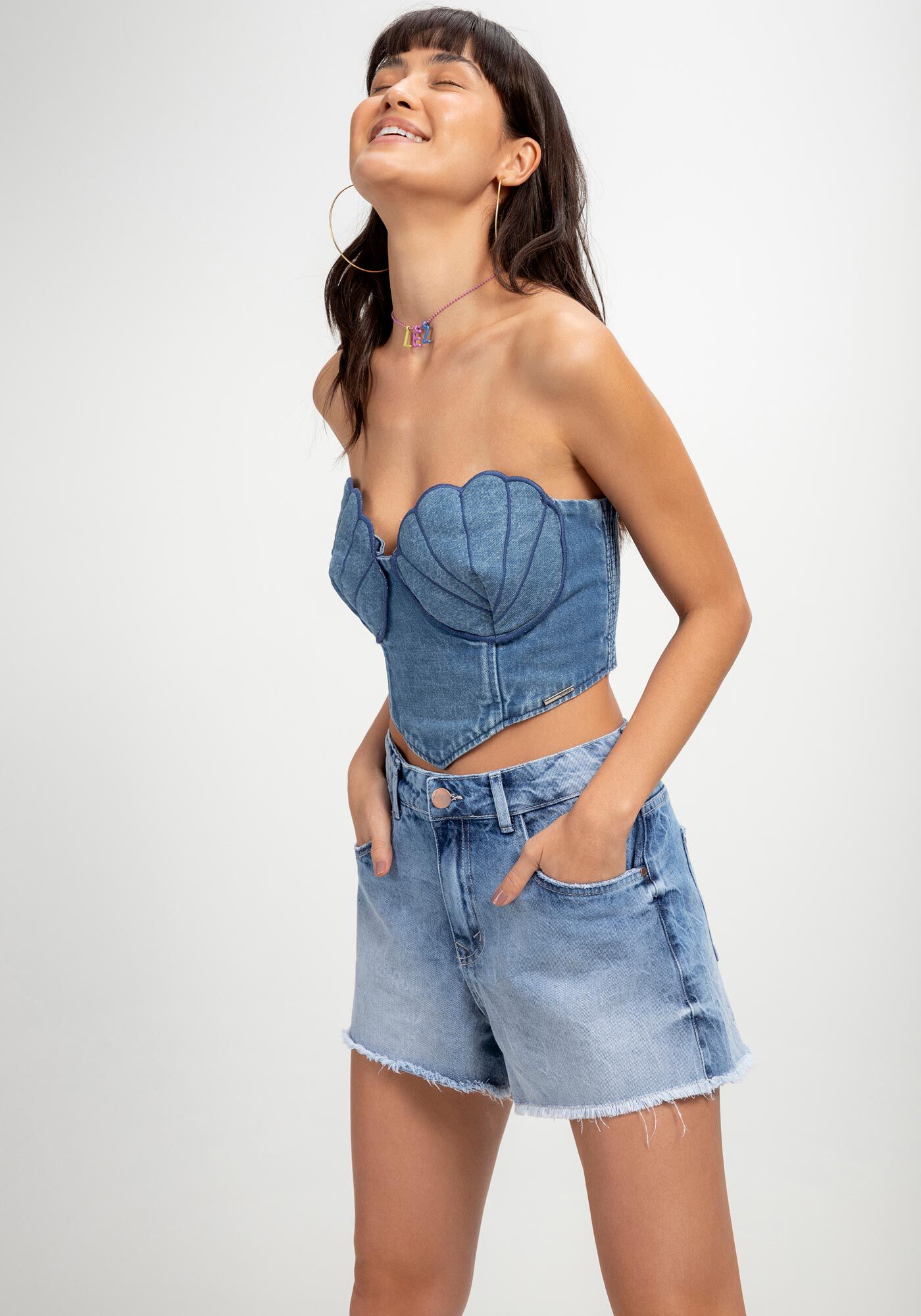 Shorts Jeans Cintura M&eacute;dia com Bordado Conchas, , large.