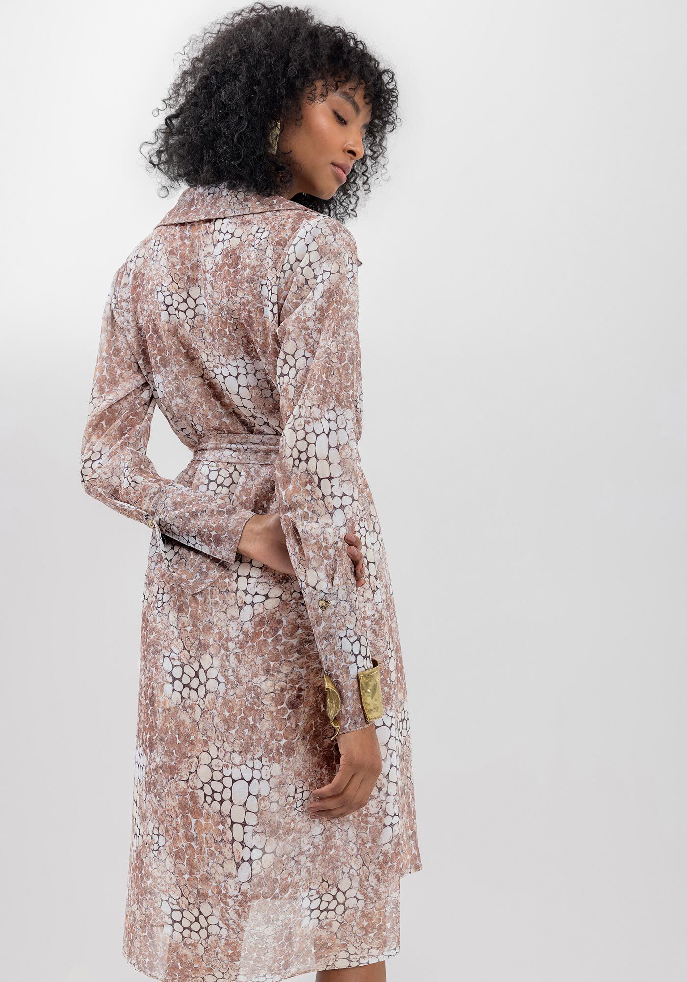 Vestido Midi Estampado Com Mangas Longas E Faixa Ajust&aacute;vel, SKIN MARROM, large.