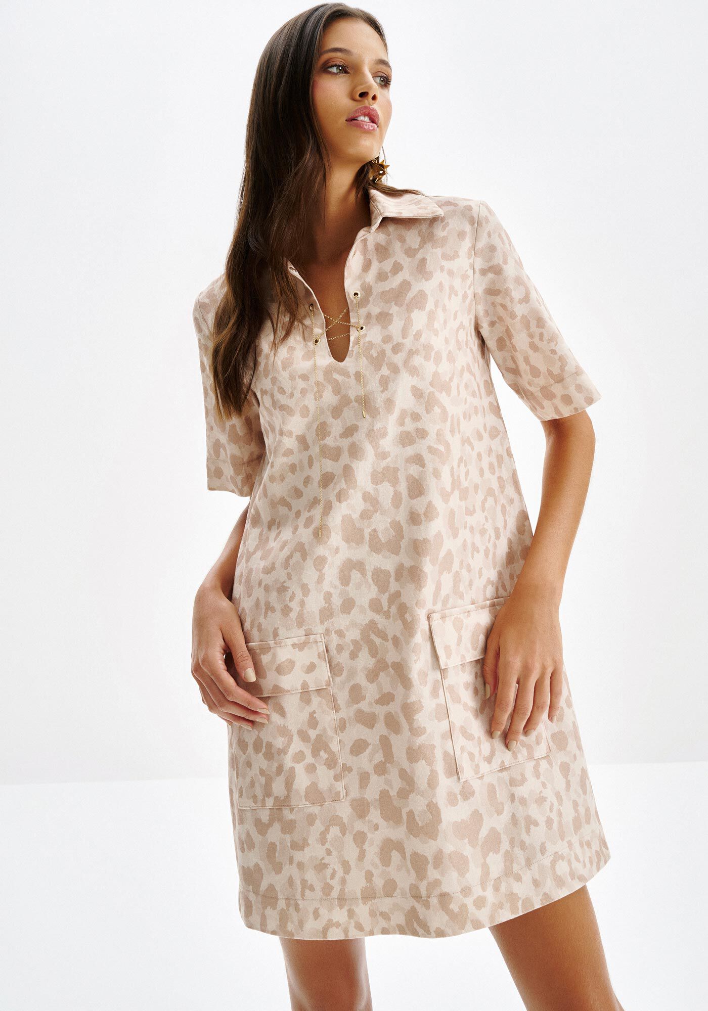 Vestido Curto Estampado em Linho com Corrente Metal, , large.