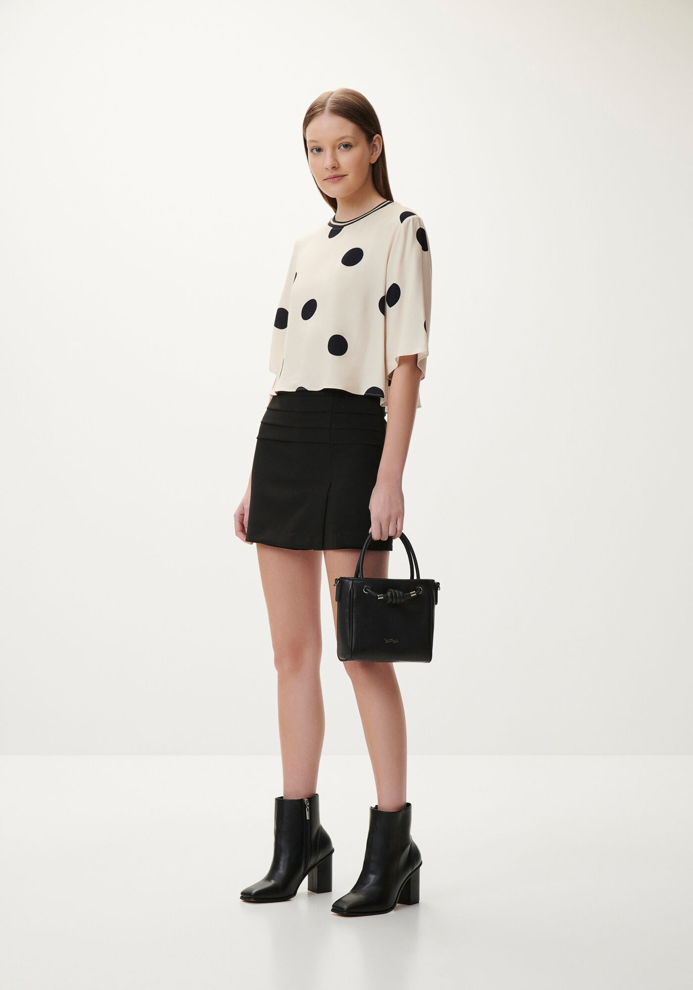 Blusa Estampada em Viscose com Retil&iacute;nea, , large.