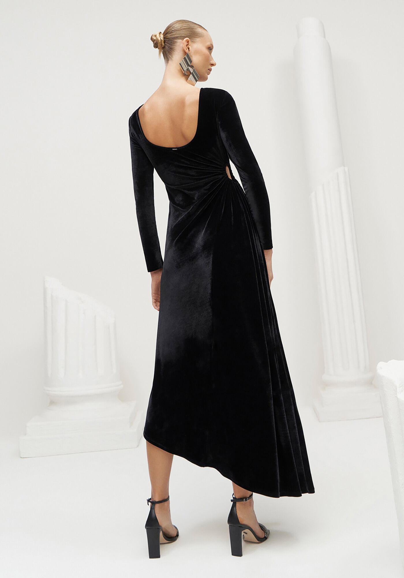 Vestido Longo Manga Longa em Veludo com Cut, PRETO REATIVO, large.