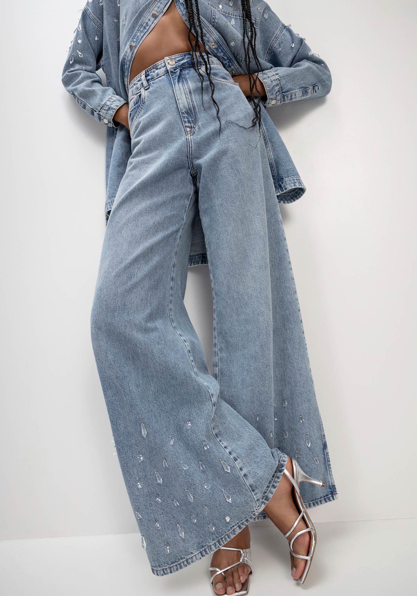 Cal&ccedil;a Jeans Wide Leg Super Alta com Pingentes, , large.