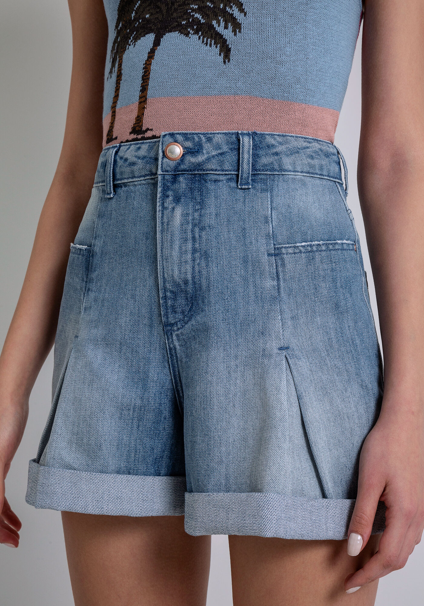 Shorts Jeans Cintura Alta com Pregas, , large.