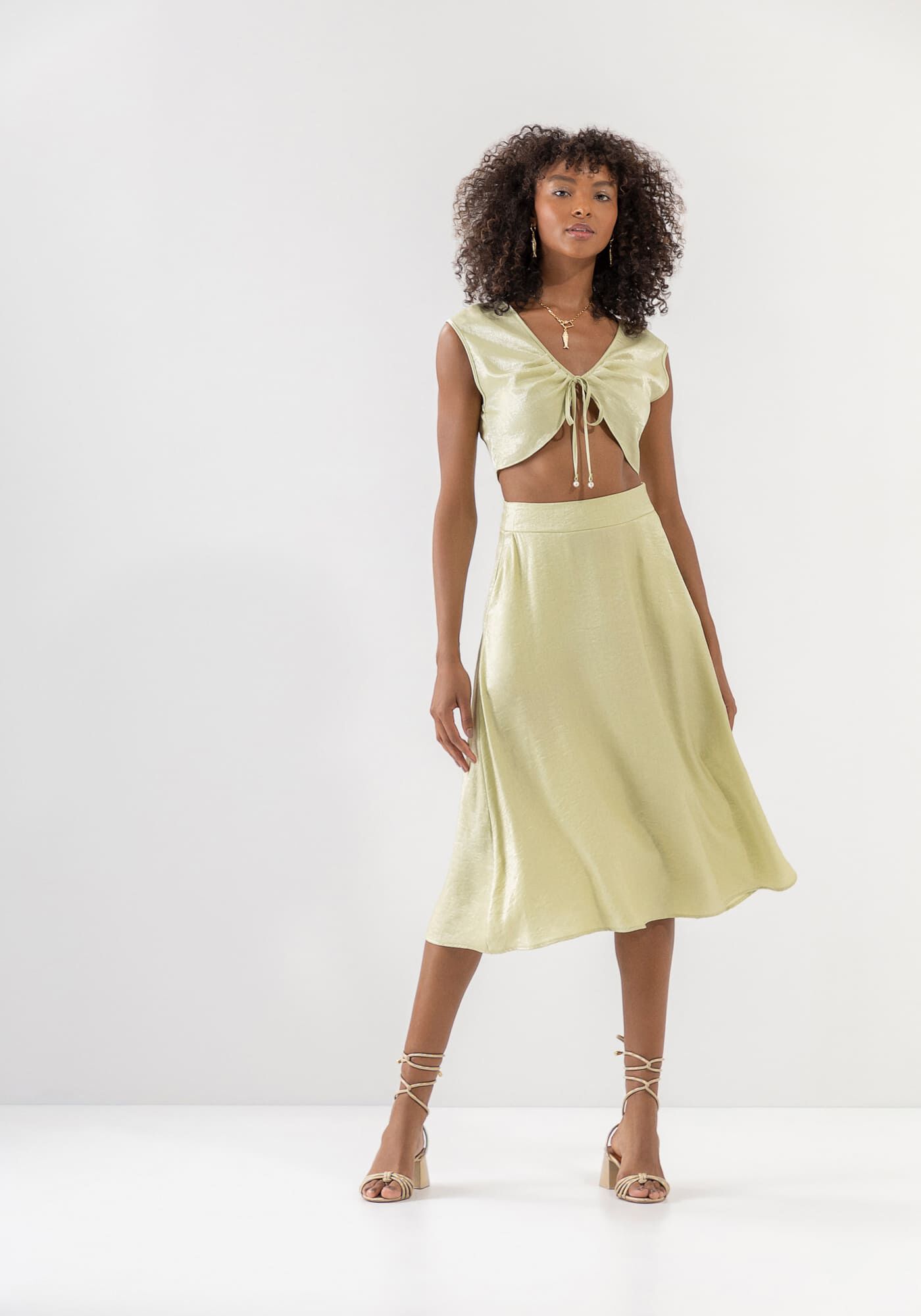 Blusa Cropped em Cetim com Decote V e Amarra&ccedil;&atilde;o, , large.