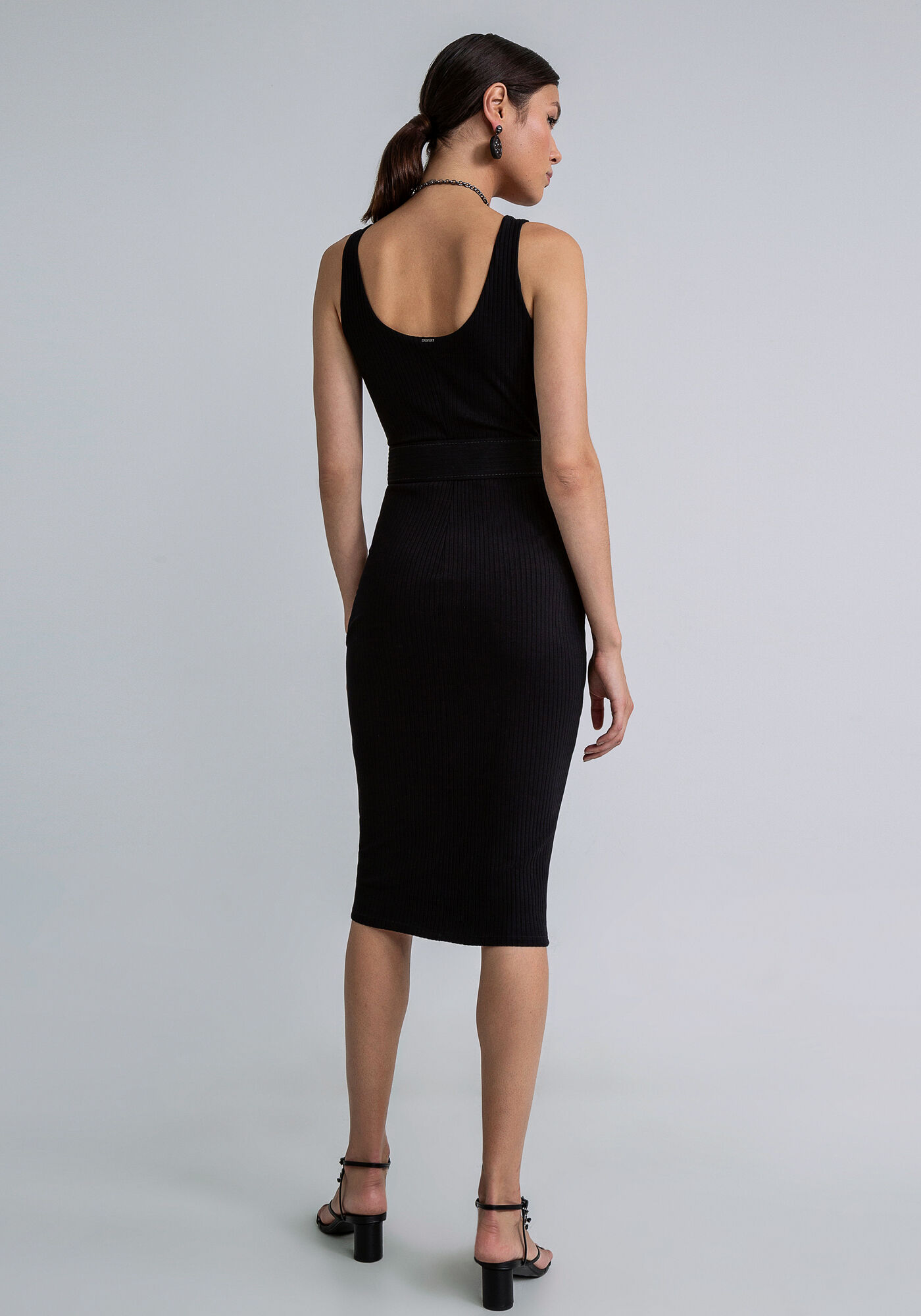Vestido justo com 2025 cinto