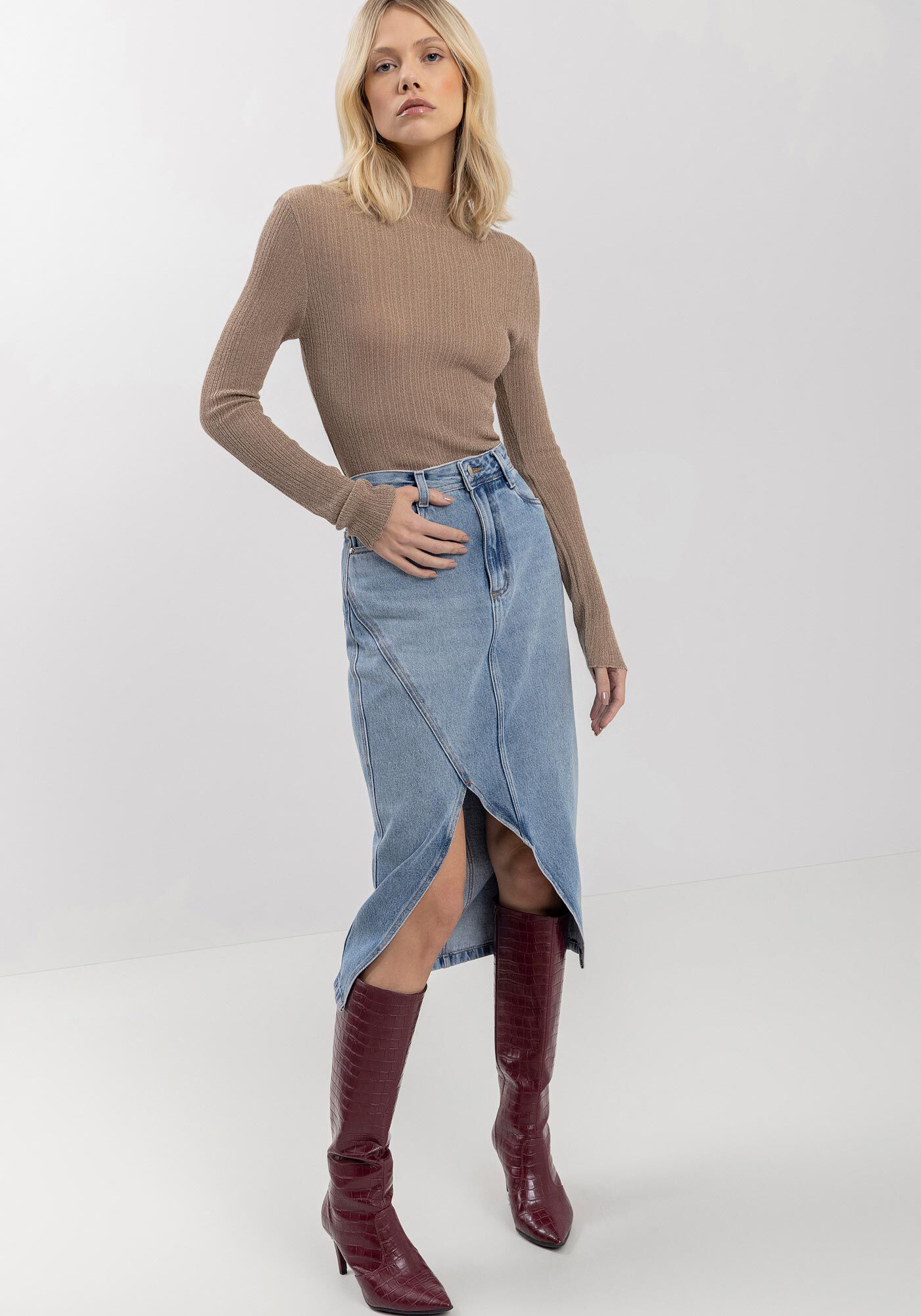 Saia Jeans Midi Com Cintura Alta E Fenda Assim&eacute;trica, JEANS, large.