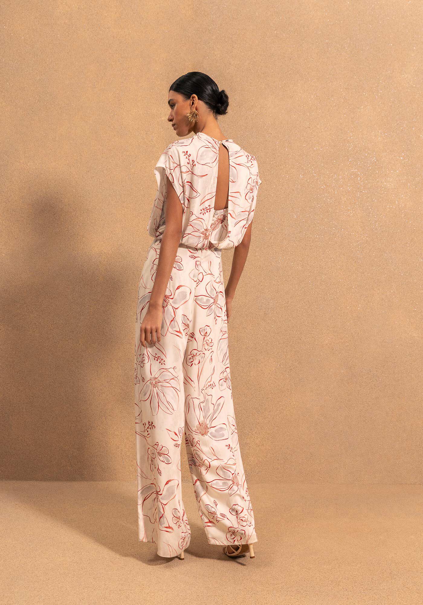 Macac&atilde;o Longo Estampado Com Decote Degag&ecirc;, FLORADA BEGE, large.