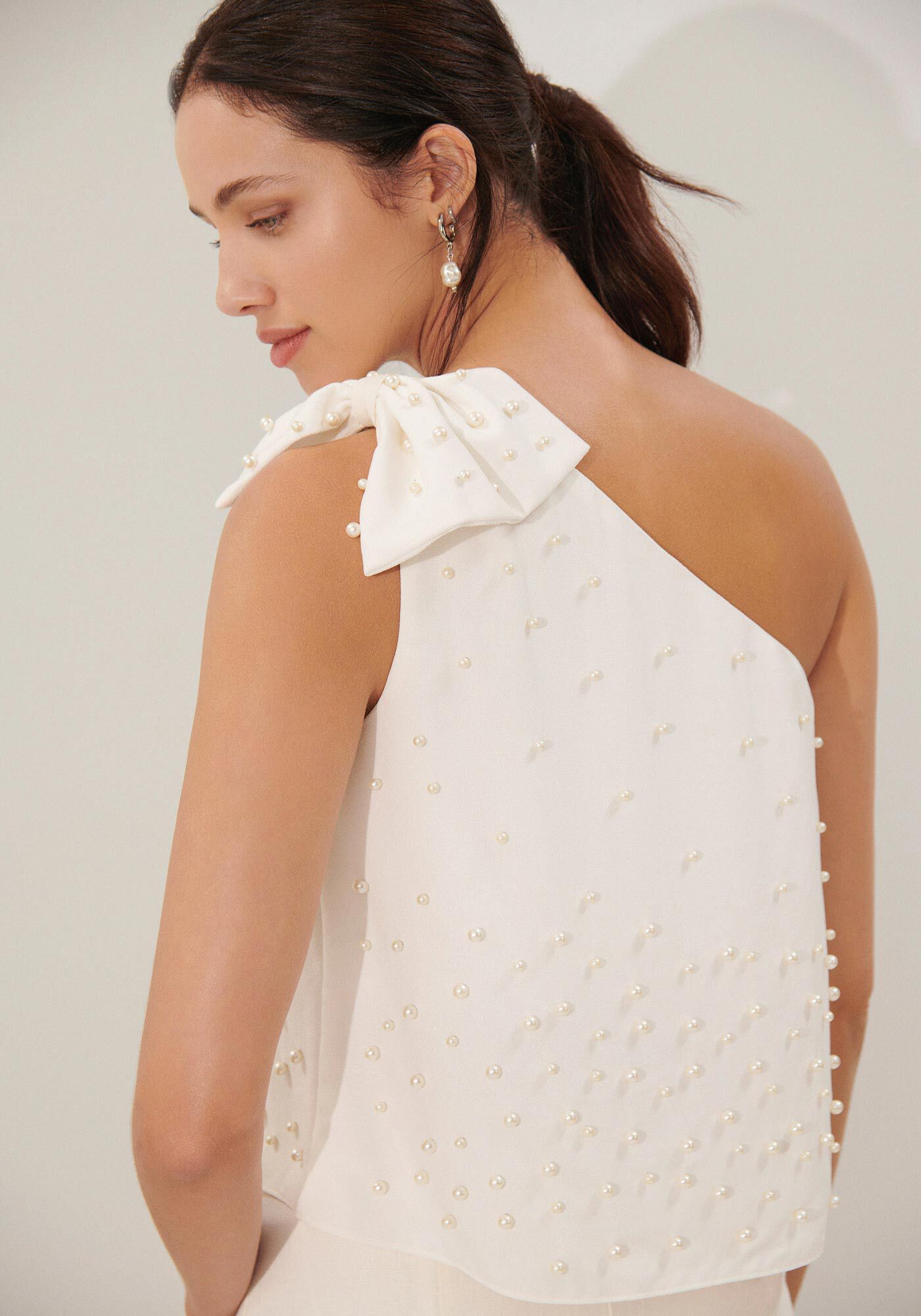 Blusa Ombro S&oacute; com P&eacute;rolas e La&ccedil;o, , large.