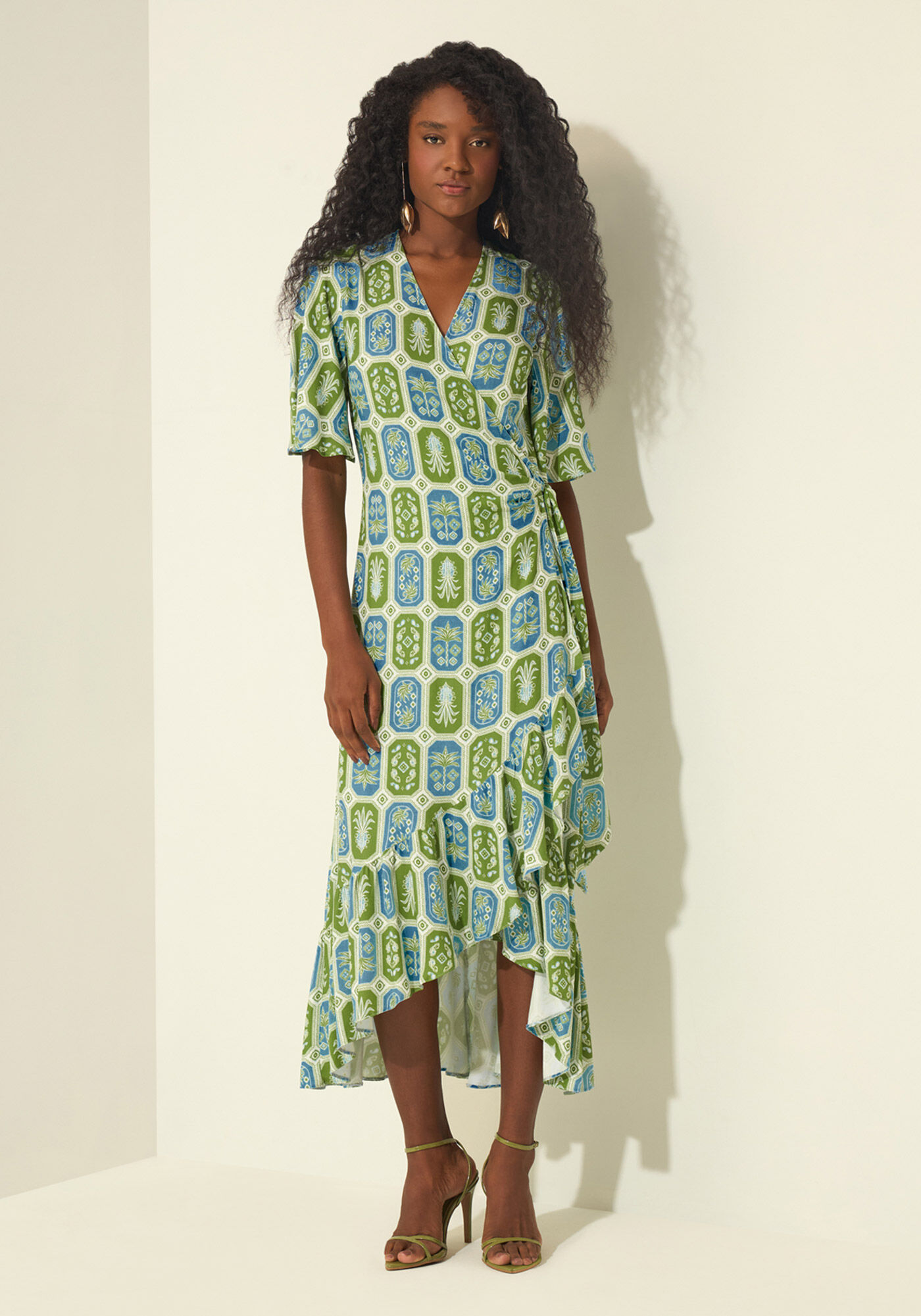 Vestido Estampado Transpassado Com Amarra&ccedil;&atilde;o E Babados, MAXI GRAVURA AZUL, large.