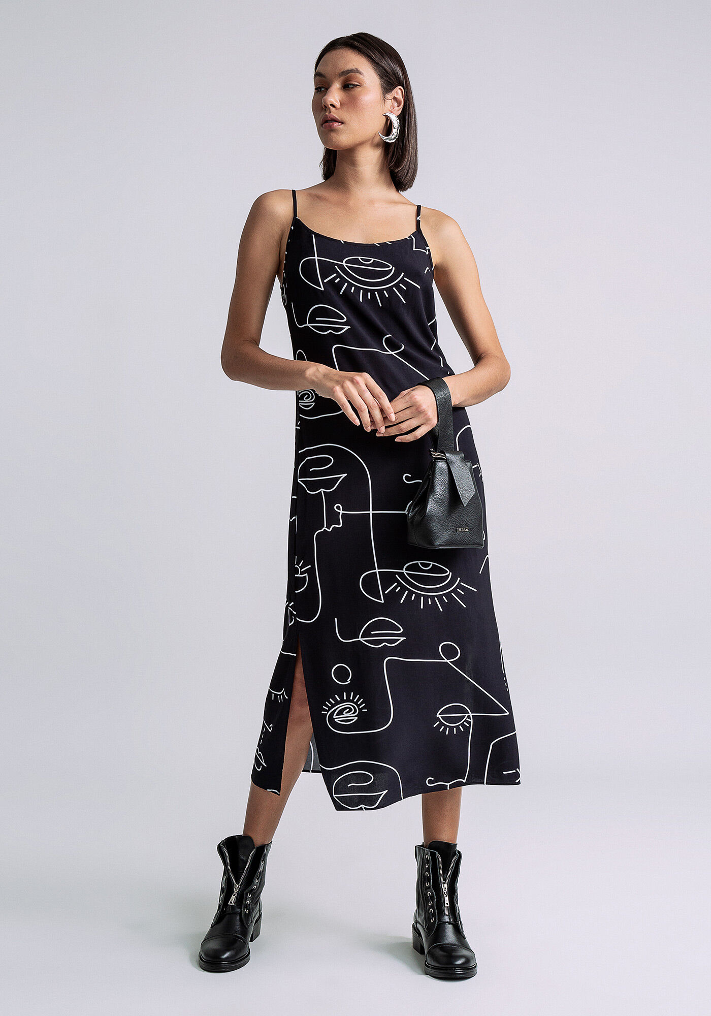 Vestido preto hot sale com sobreposição