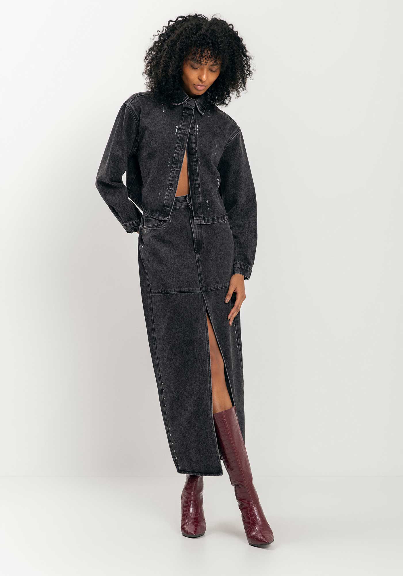 Saia Jeans Longa Com Fenda E Pedrarias, PRETO, large.