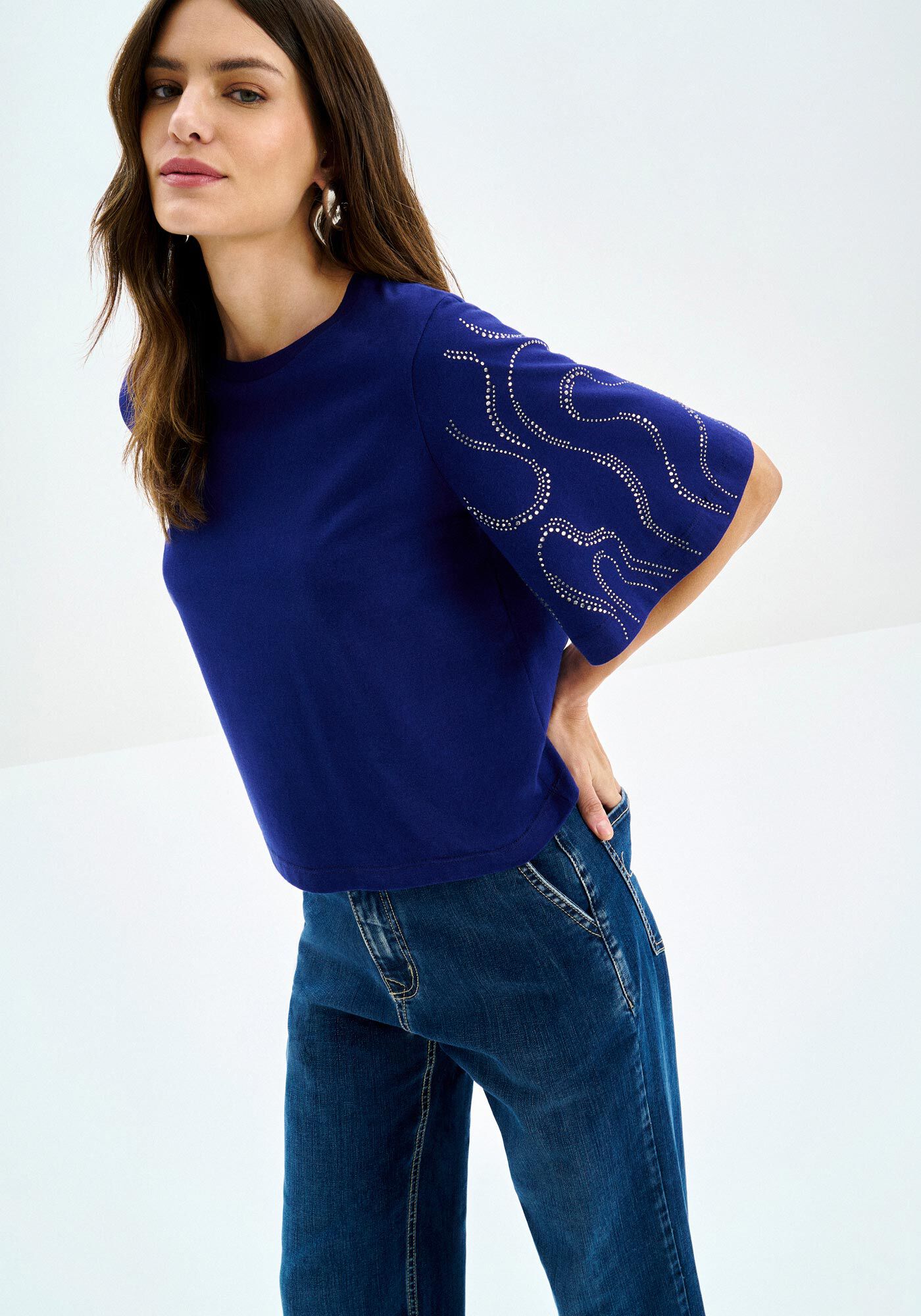 T-shirt em Malha com Strass na Manga Flare, , large.