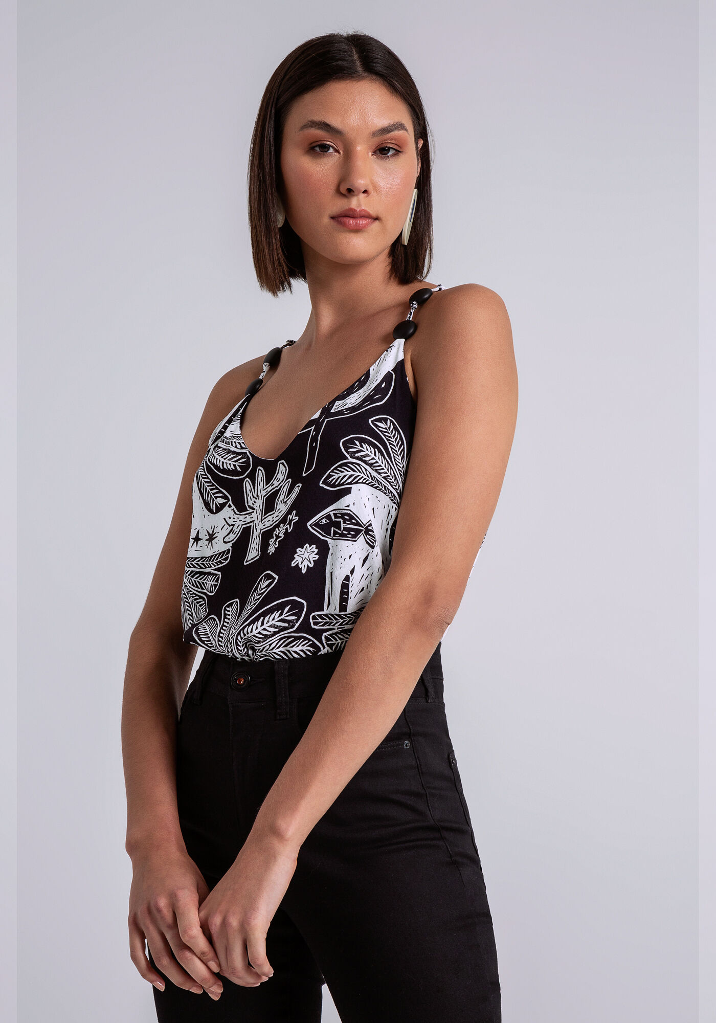 Blusa em Viscose com Detalhe Al&ccedil;as, XILOGRAVURA, large.