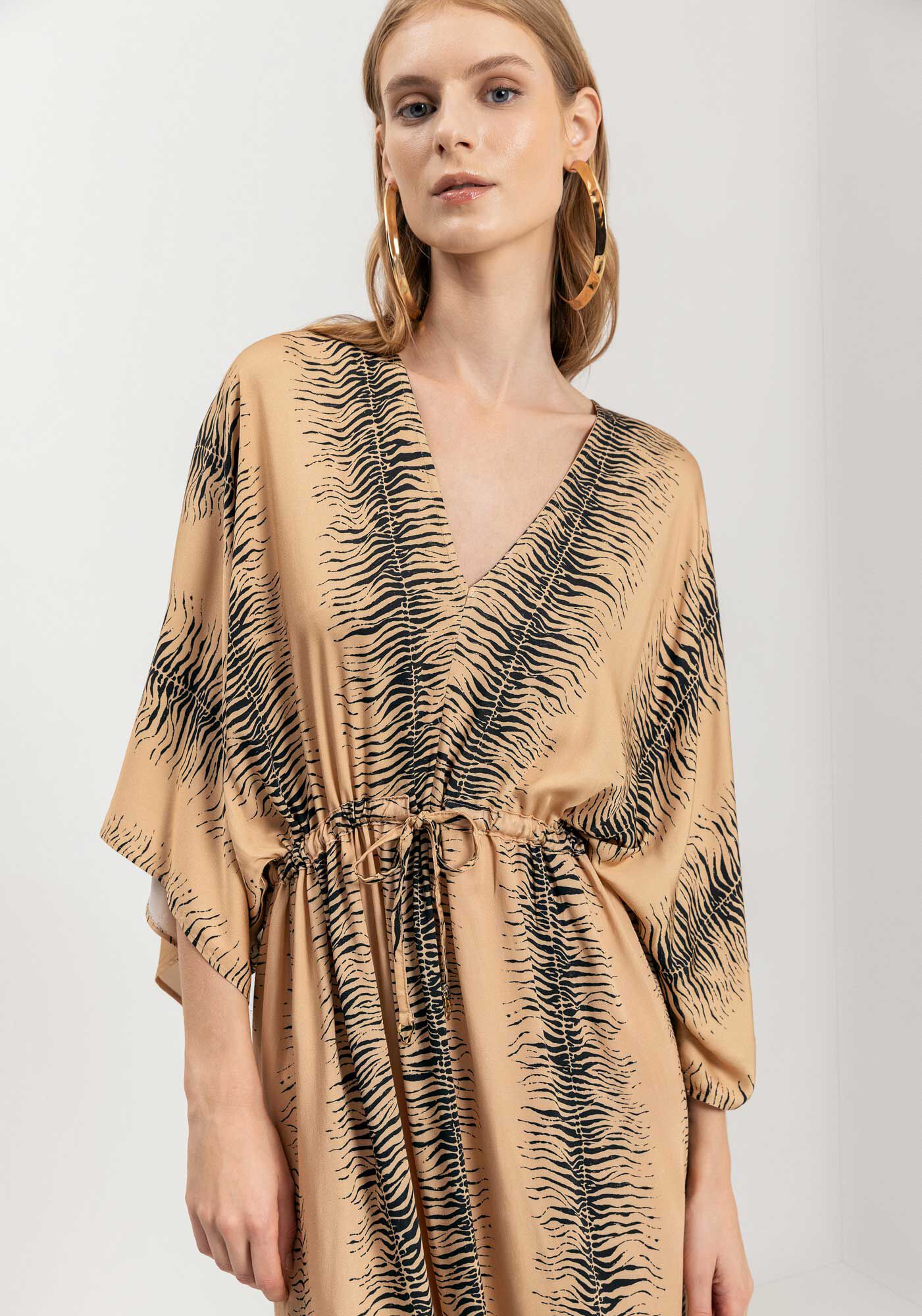 Vestido Midi Estampado Com Mangas 3/4 E Fenda, ZEBRA STRIPES VERDE, large.