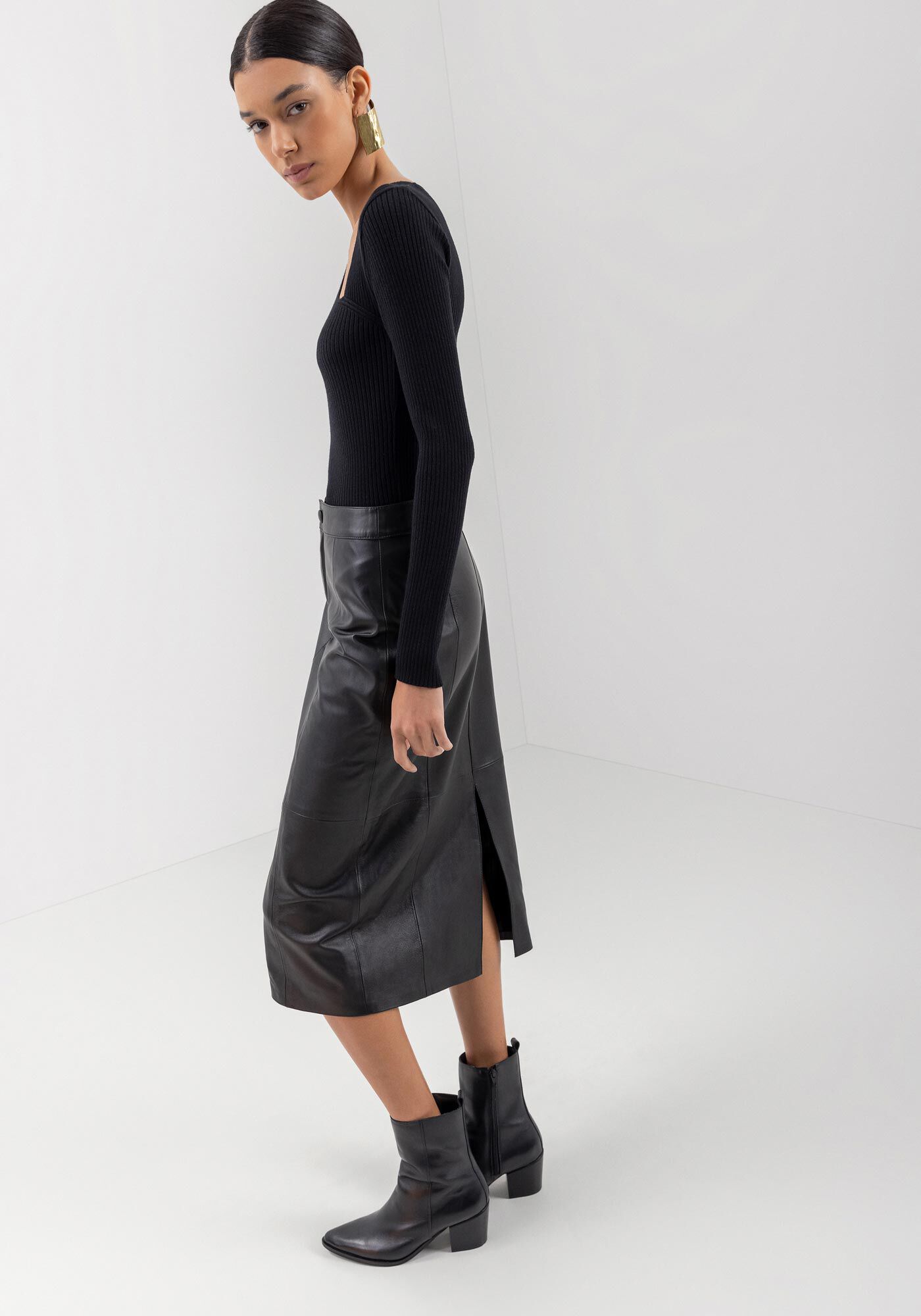 Saia Midi De Couro Com Cintura Alta E Fenda Posterior, , large.