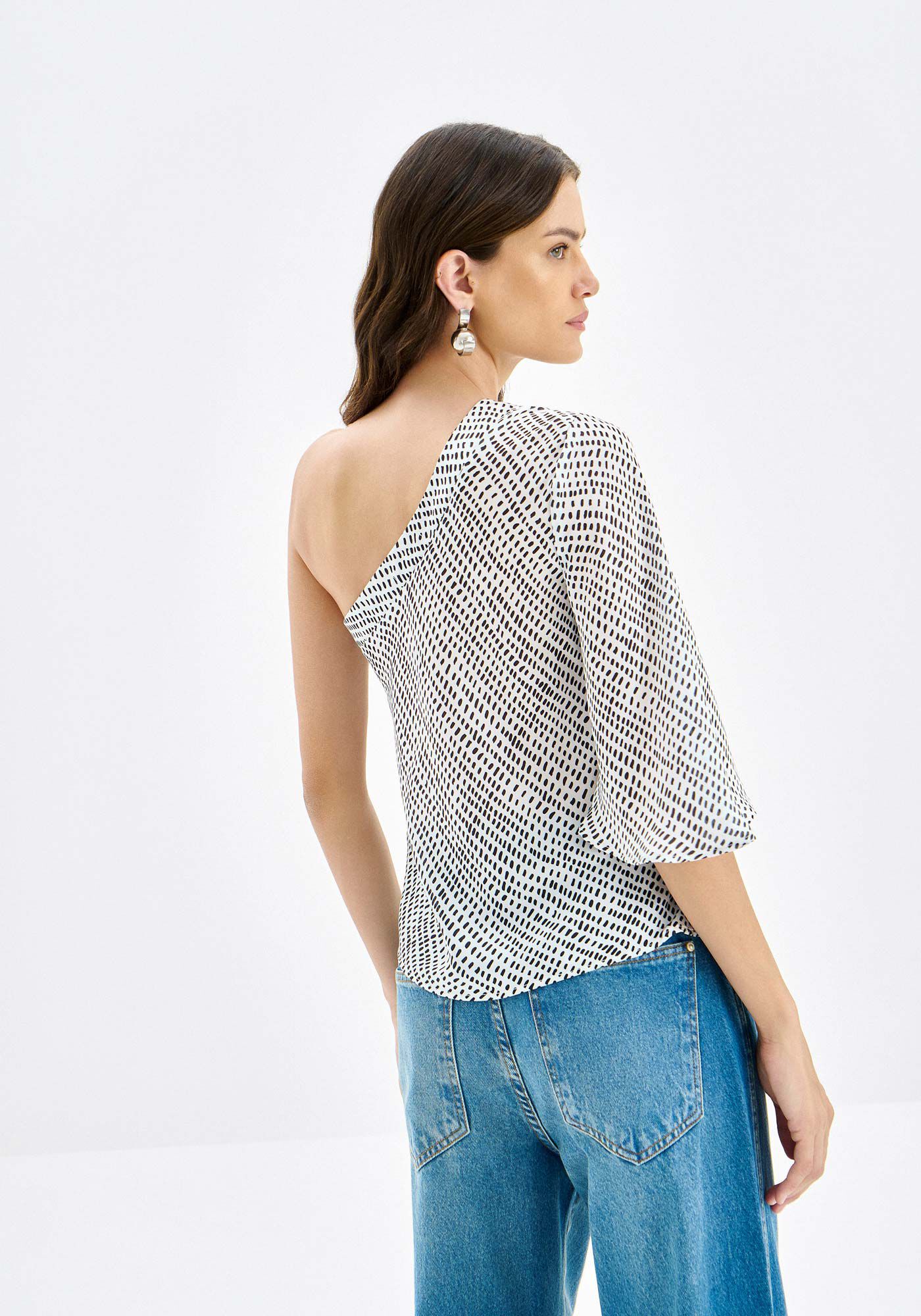 Blusa Um Ombro S&oacute; em Chiffon Estampada, PONTOS, large.