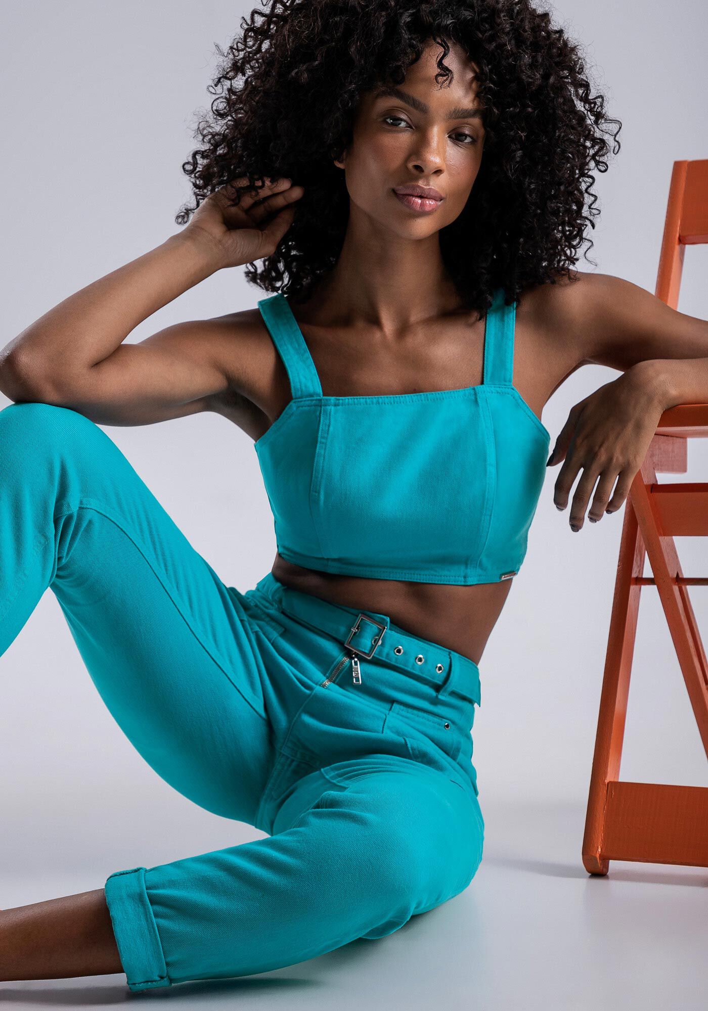 Cal&ccedil;a Sarja Mom Cintura Super Alta com Cinto, AZUL HENNA, large.