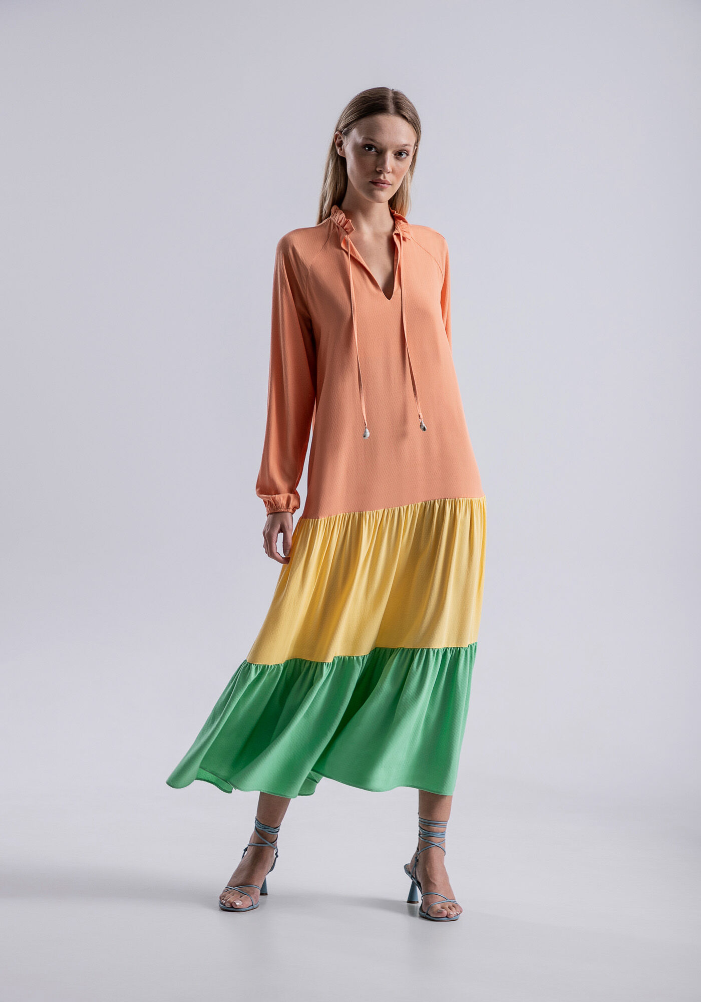 Vestido Midi Manga 3/4 em Viscose com Babados, , large.